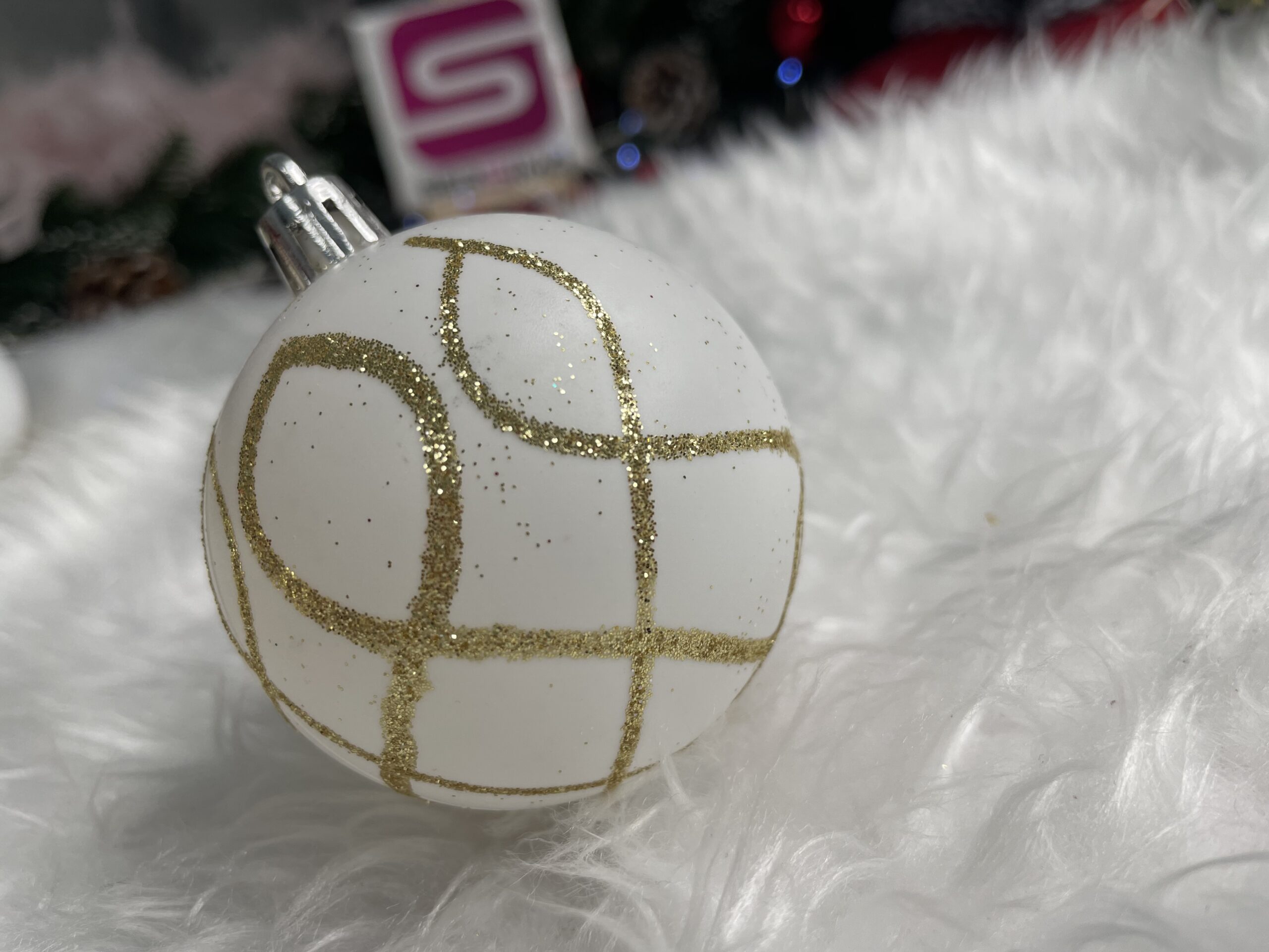 Set globuri de Craciun cu modele de sarbatori, 30 bucati, 6cm, auriu Household NewTrend