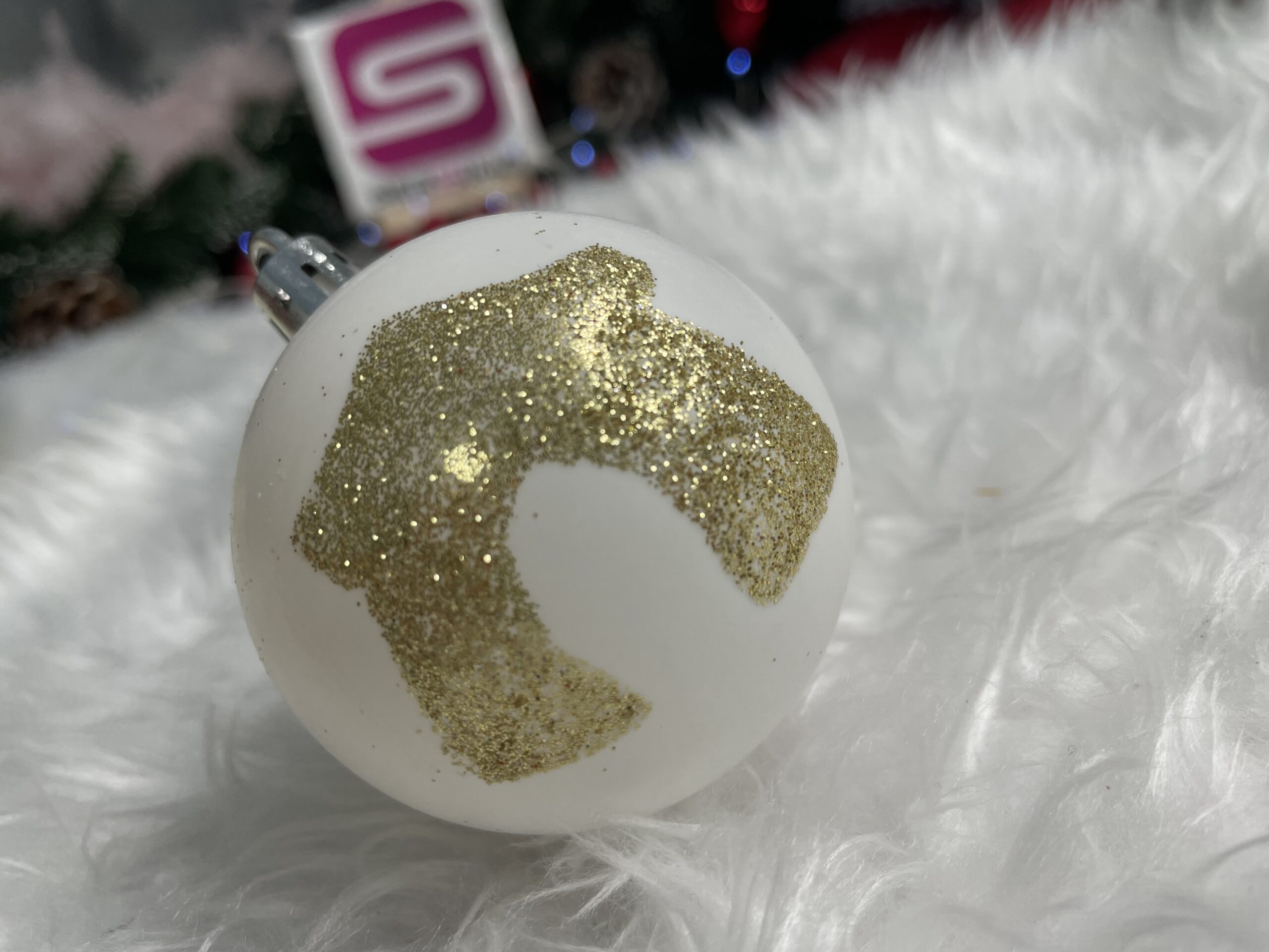 Set globuri de Craciun cu modele de sarbatori, 30 bucati, 6cm, auriu Household NewTrend