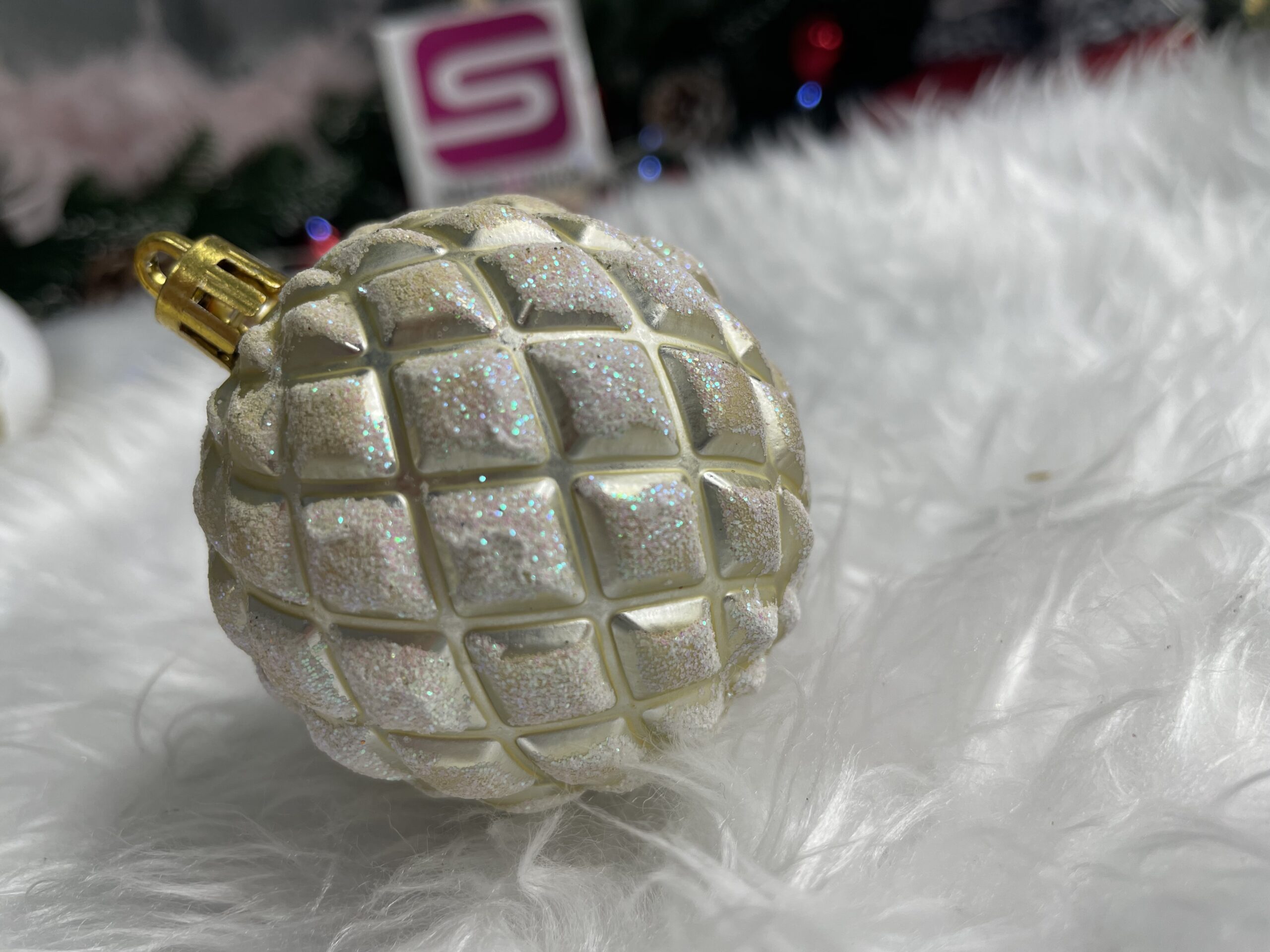 Set globuri de Craciun cu modele de sarbatori, 30 bucati, 6cm, auriu Household NewTrend