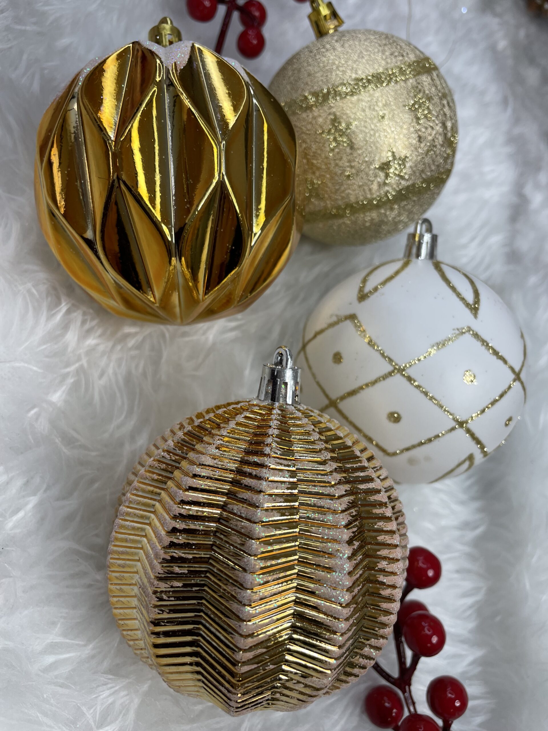 Set globuri de Craciun, 16 bucati, 8cm, 6 modele, auriu Household NewTrend