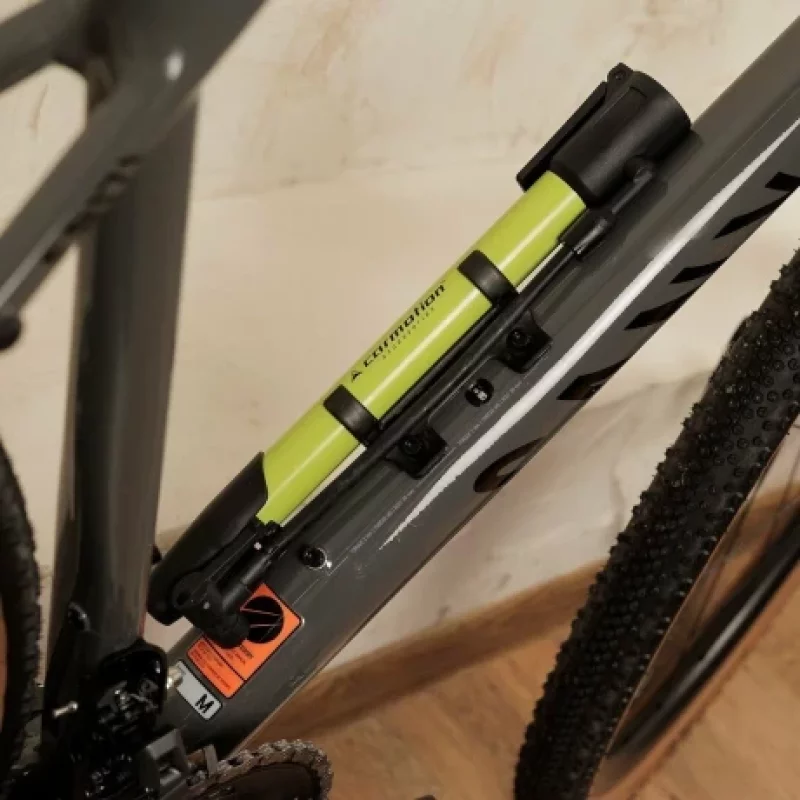 Pompa manuala pentru bicicleta cu furtun si suport de fixare pe cadru lungime 310mm max 8Bari/120PSI Garage AutoRide