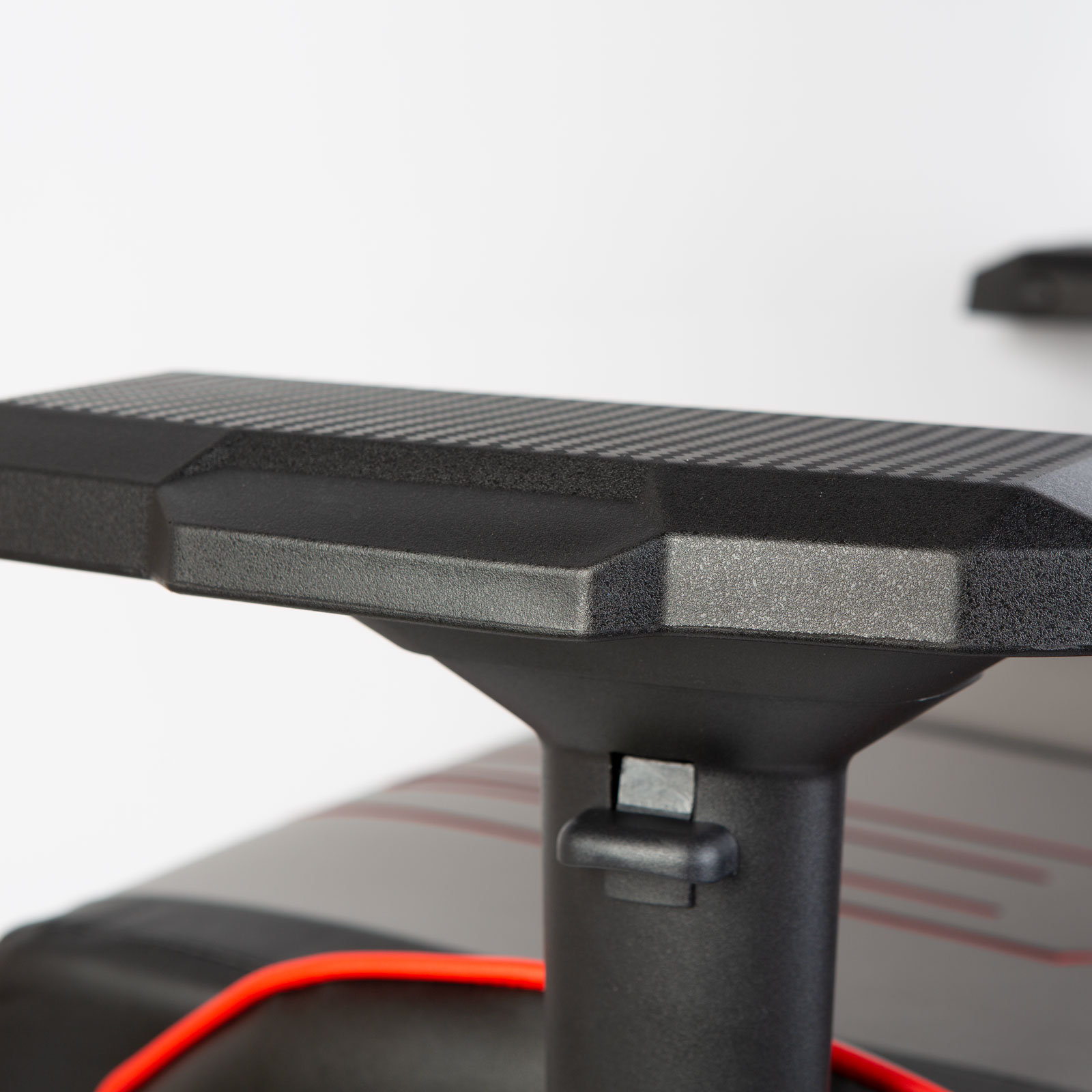 Scaun de gaming ergonomic cu pernă, tetieră, suport picioare și spătar rabatabil, gri/negru/roșu, 84 x 52 / 48 x 50 cm Best CarHome