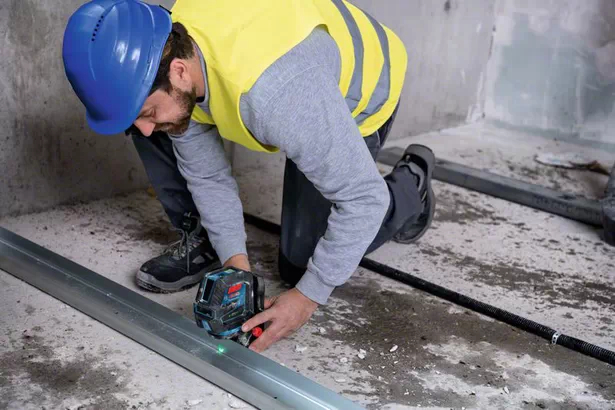 Bosch GCL 2-50 G + RM 10 + BT 150 Nivela laser verde cu linii (20 m) + Suport professional + Stativ ProAdvanced PowerfulTools