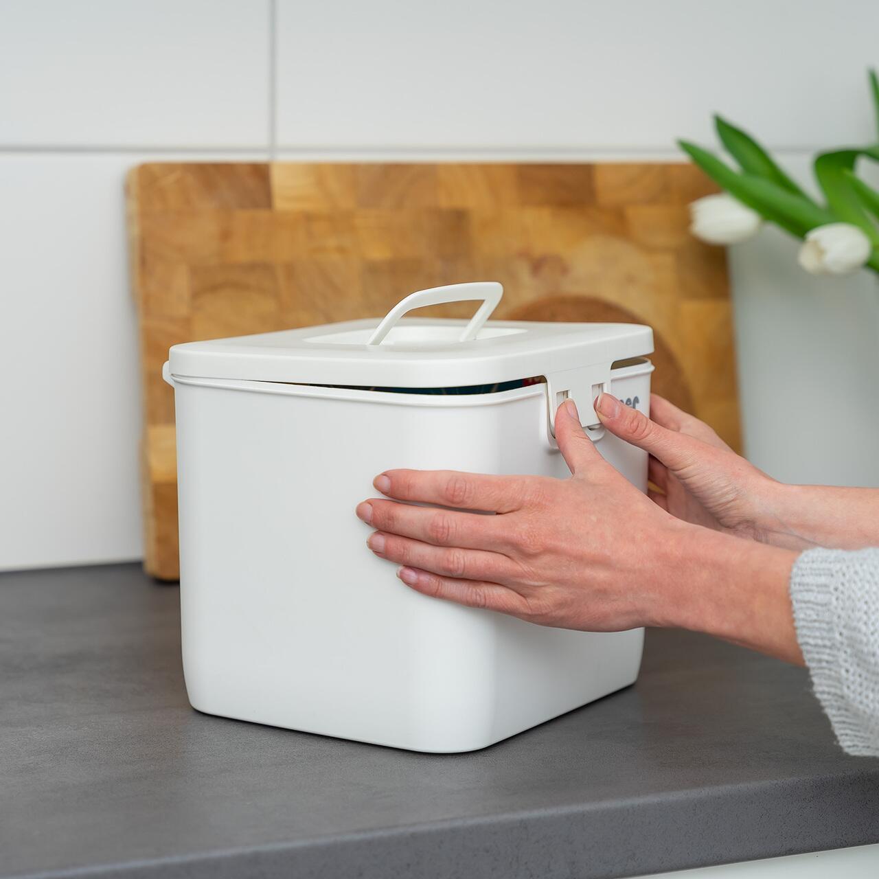 Cutie de depozitare cu sistem de siguranta pentru copii, pana la 24 de luni, Reer SafeContainer 83230 Children SafetyCare