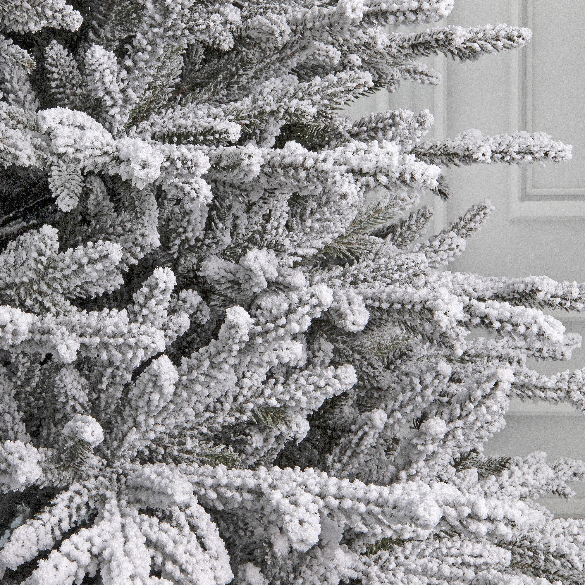 Brad Artificial Royal Natural White 2342 Ramuri Full 3D PE cu Zapada Alb/Verde 240 cm