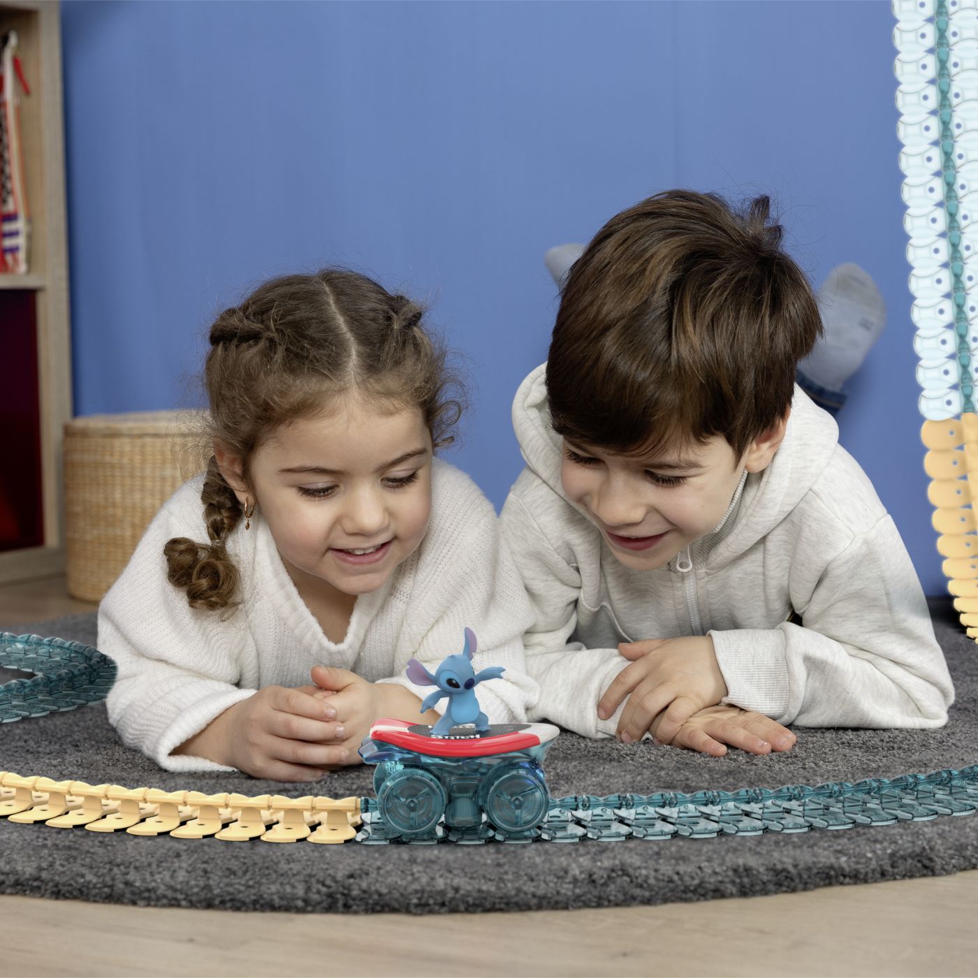 SMOBY DISNEY STITCH PISTA DE CURSE FLEXTREME SET SuperHeroes ToysZone