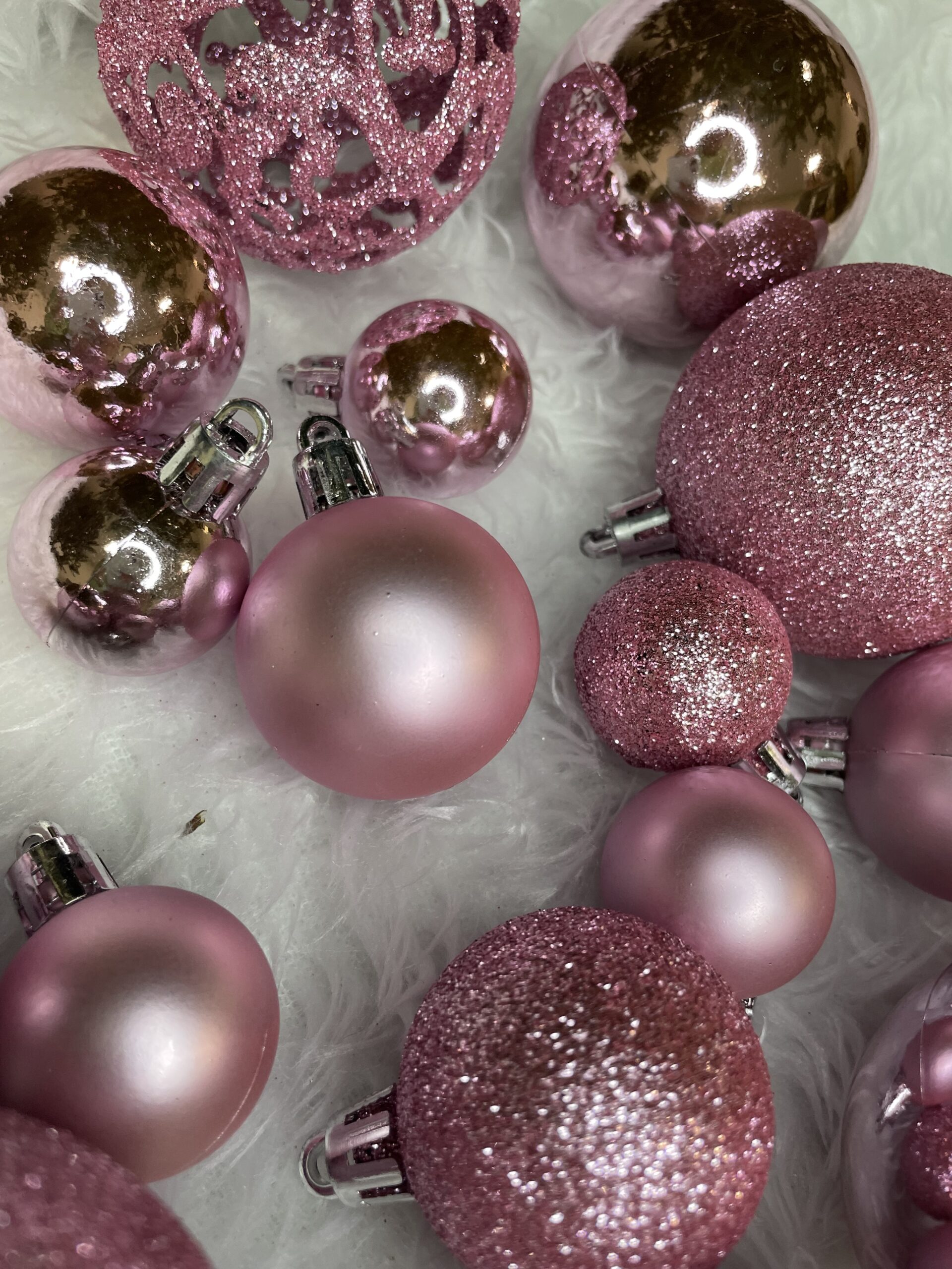 Set globuri de Craciun, 100 bucati, 3-6cm, roz Household NewTrend