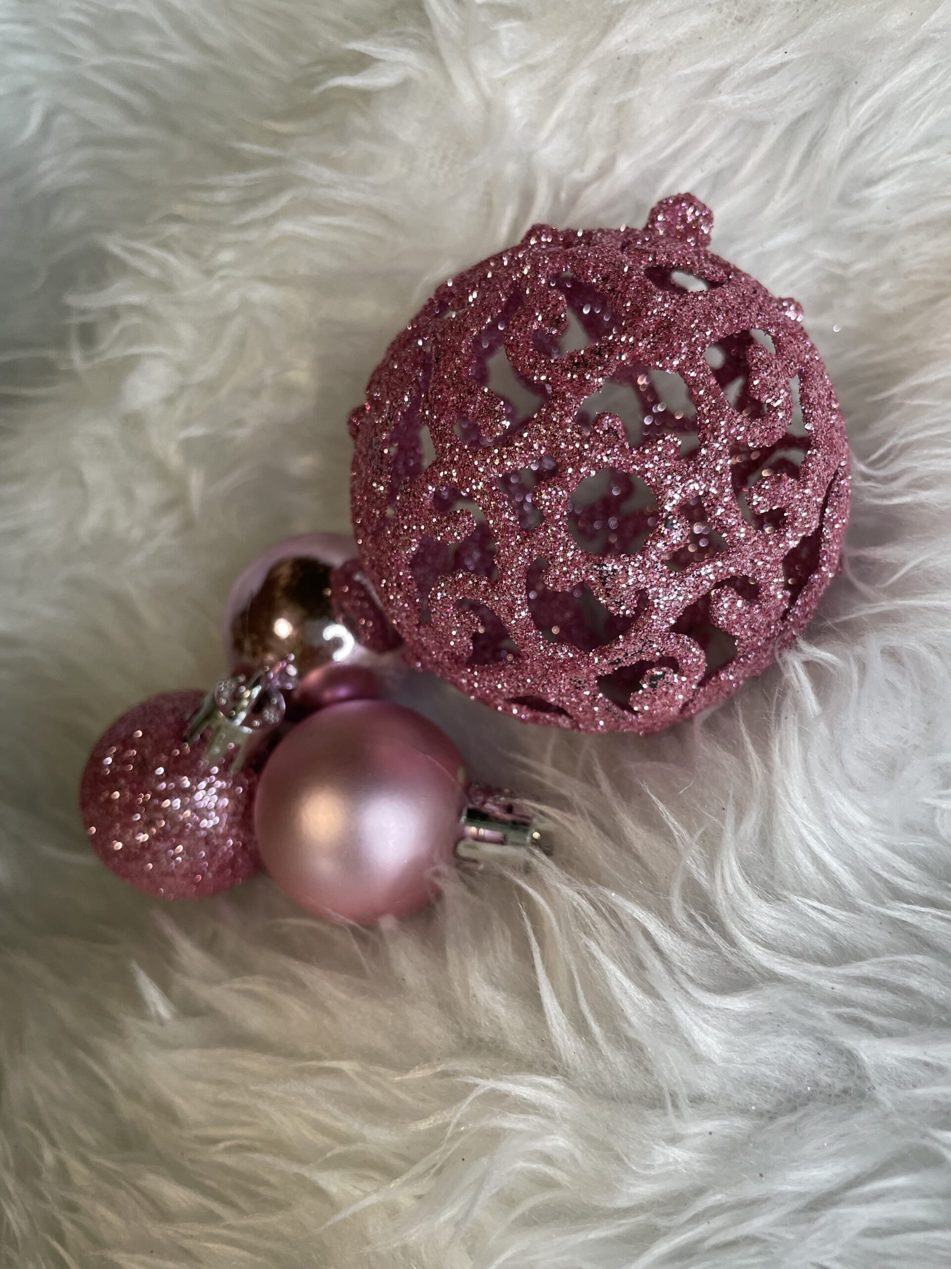 Set globuri de Craciun, 100 bucati, 3-6cm, roz Household NewTrend