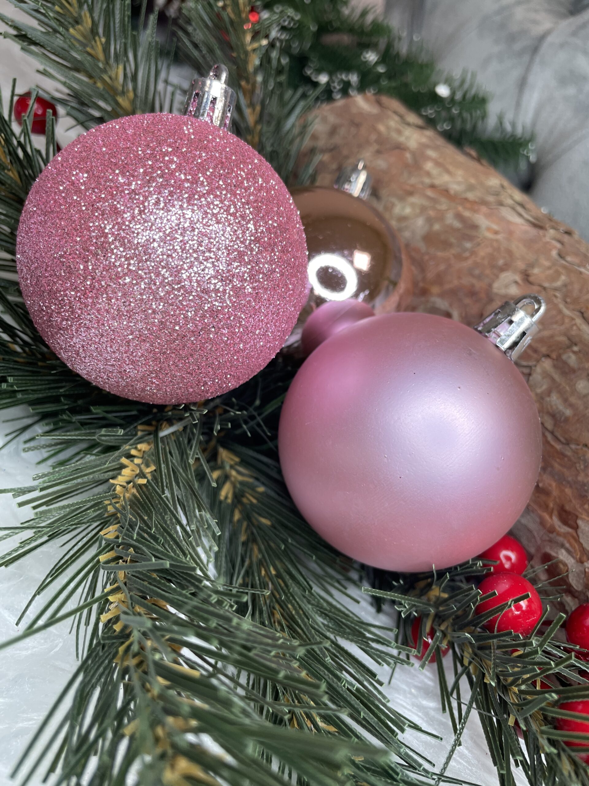 Set globuri de Craciun, 100 bucati, 3-6cm, roz Household NewTrend