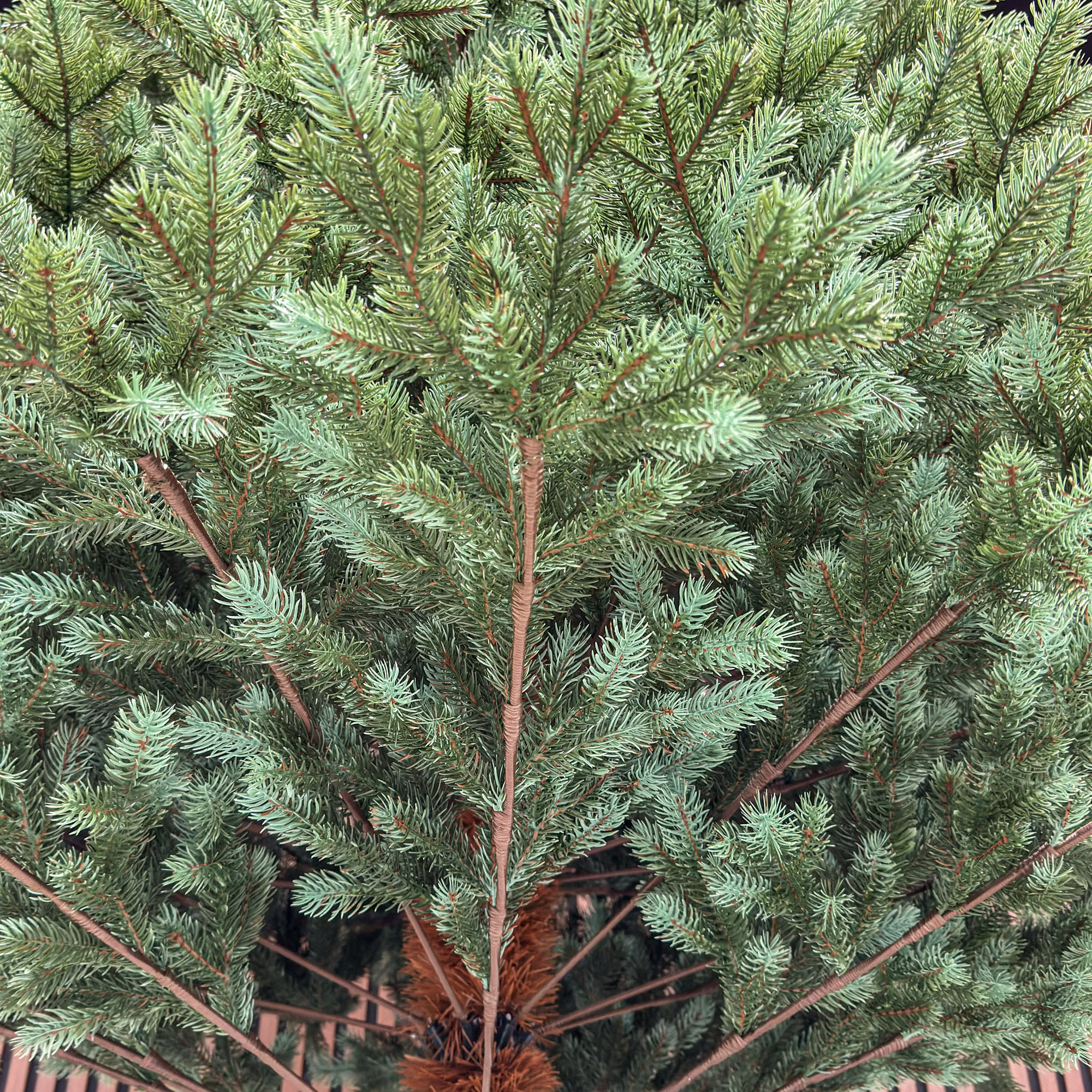 Brad artificial Sersimo, Hollandia, verde cu varfuri argintii, integral 3D, 230 cm Household NewTrend
