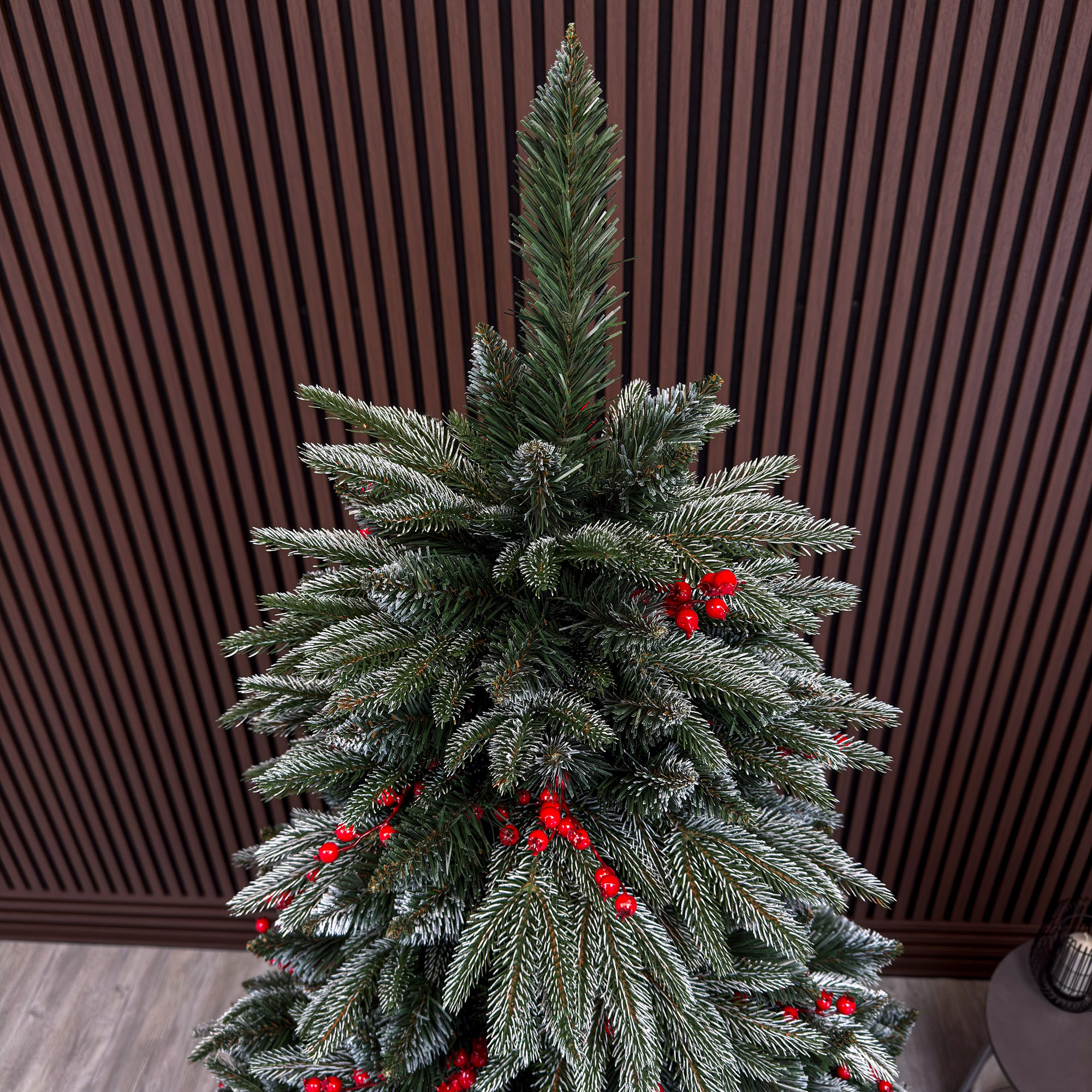 Brad artificial Sersimo, Miahelene Elite, verde nins cu merisoare, mix 2D+3D, 220 cm Household NewTrend