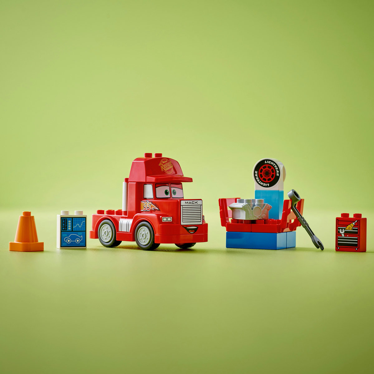 LEGO Cursa lui Mack Quality Brand