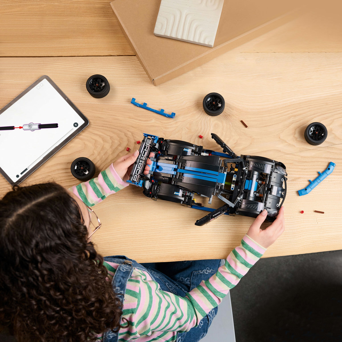 LEGO Masina de curse Porsche GT4 e-Performance Quality Brand
