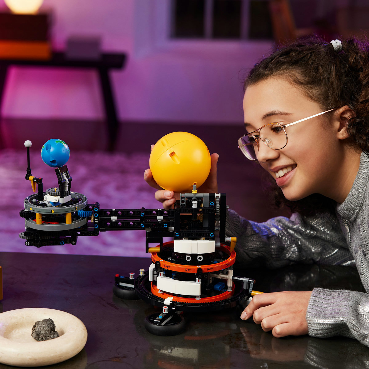 LEGO Planeta Pamant si Luna pe orbita Quality Brand