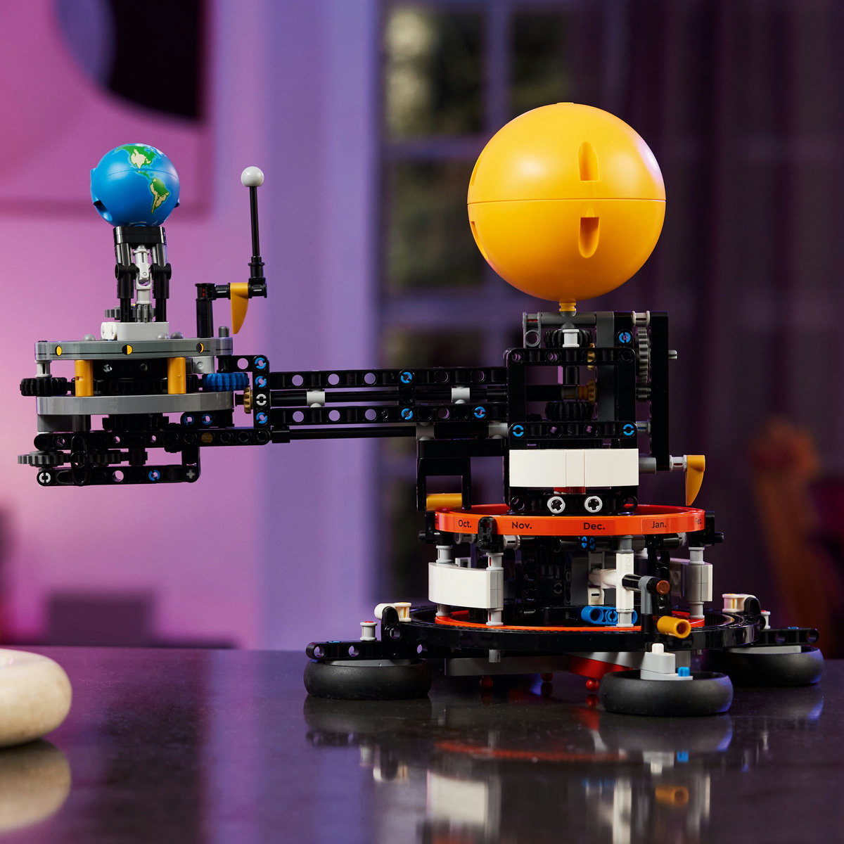 LEGO Planeta Pamant si Luna pe orbita Quality Brand