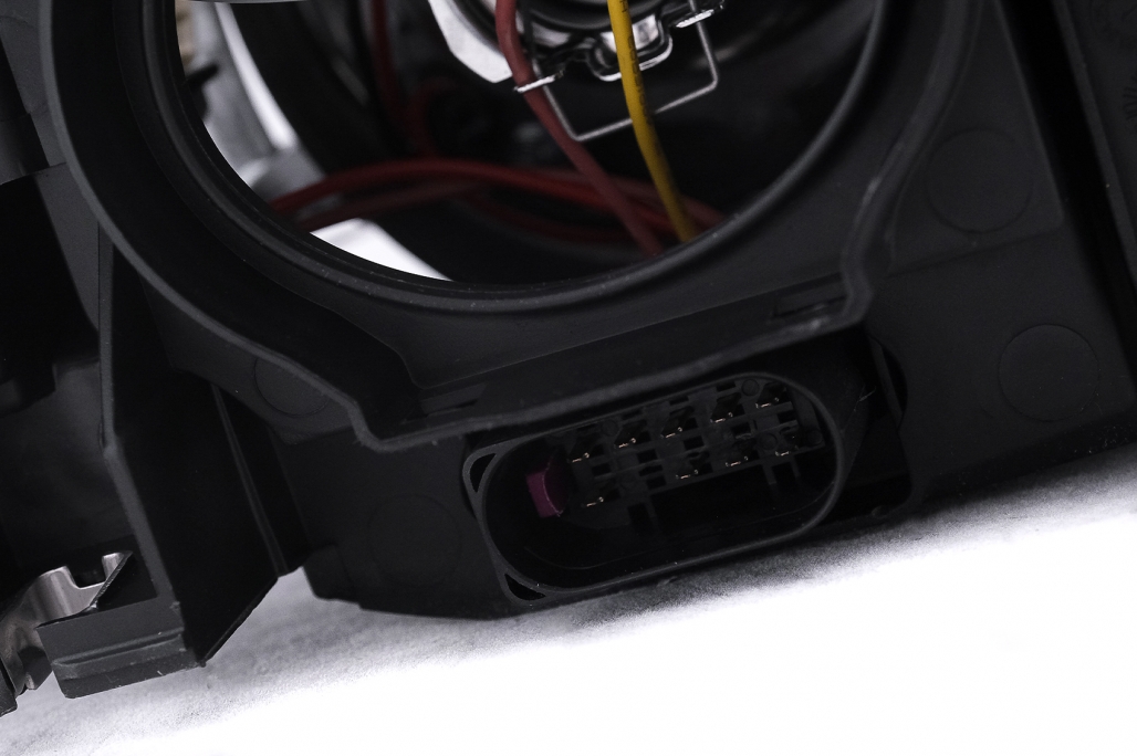 Faruri compatibile cu Audi A4 B7 (11.2004-03.2008) Angel Eyes Negru Performance AutoTuning