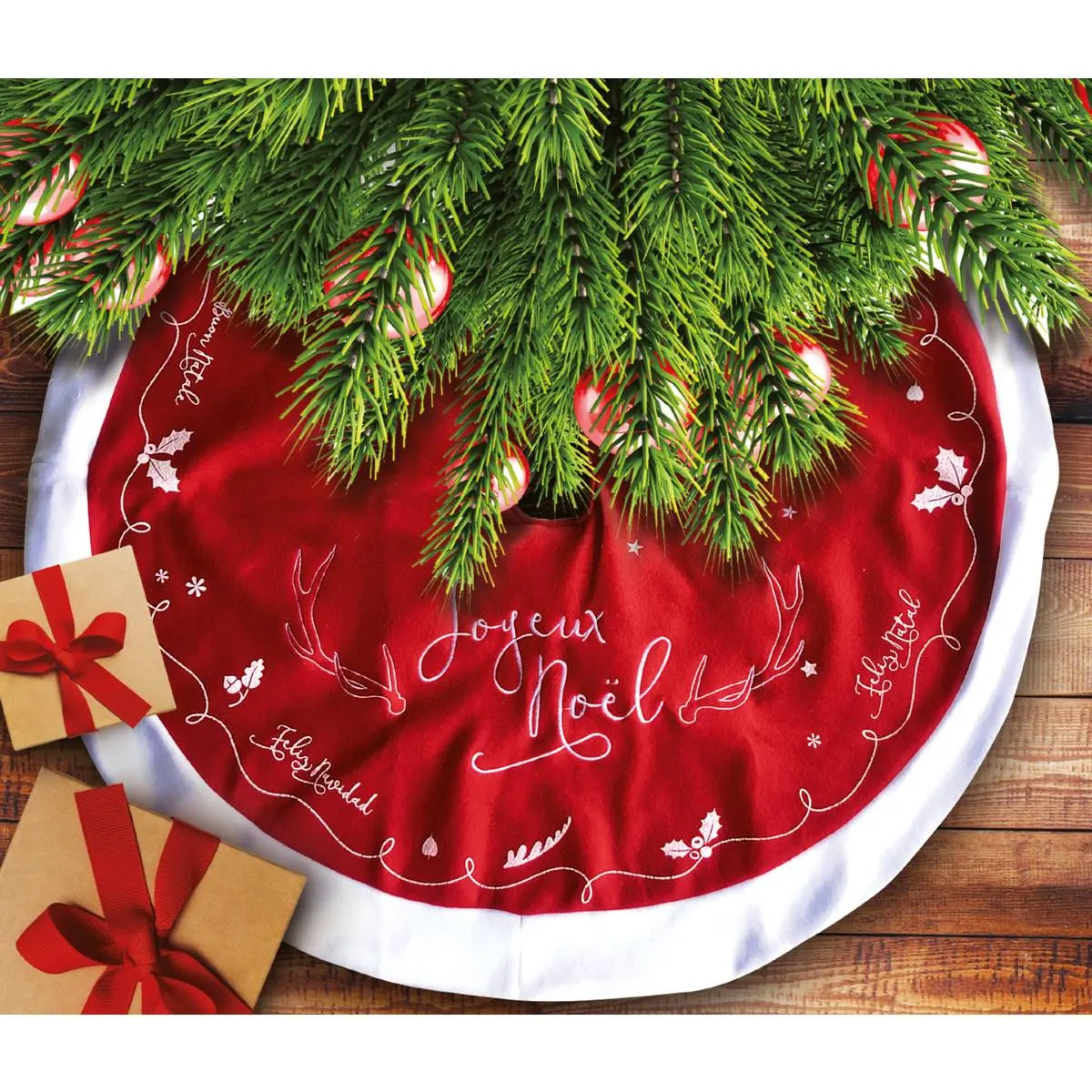 Covor decorativ pentru brad, din fetru matlasat, diametru 90 cm, rosu Household NewTrend