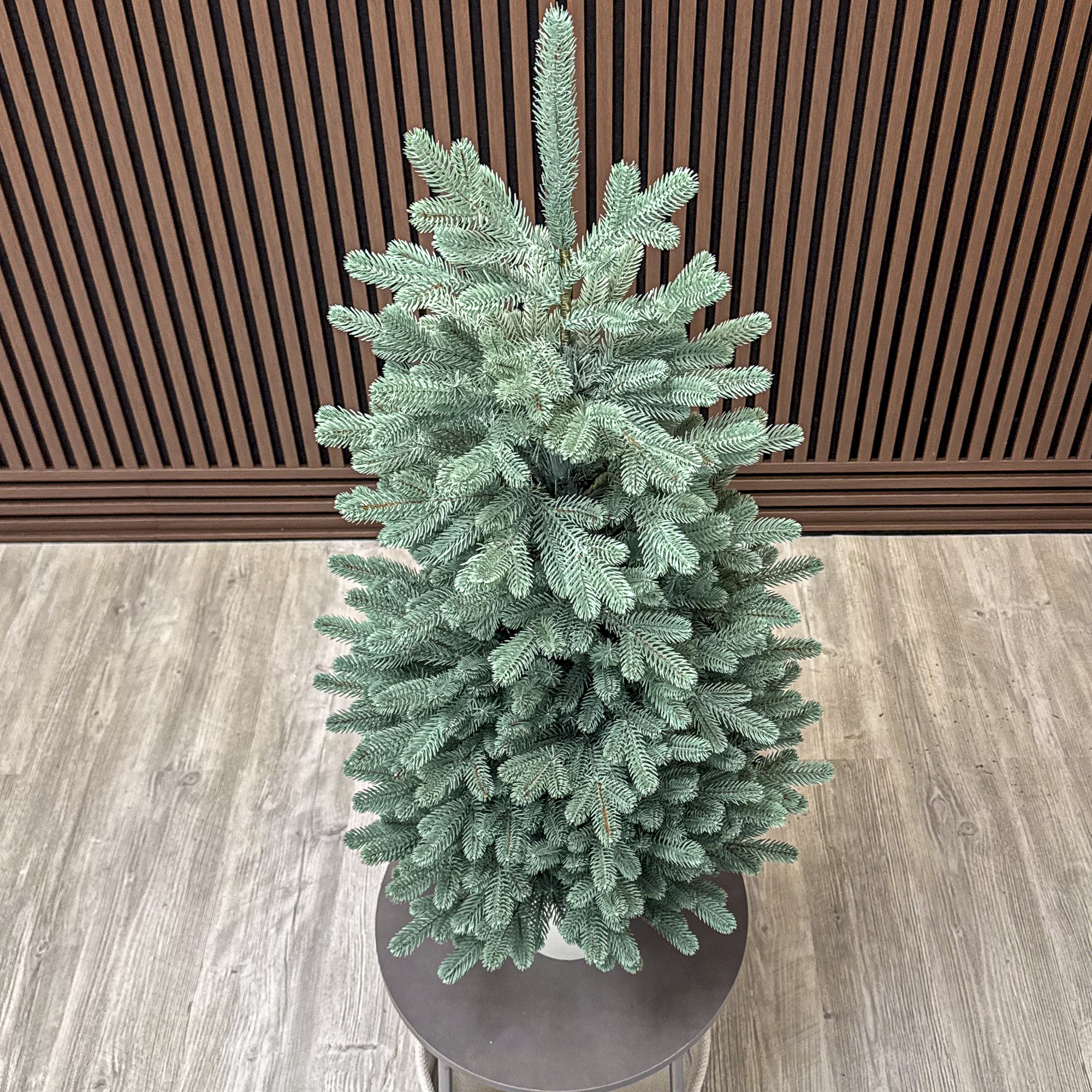 Brad artificial Christmas Deluxe by Sersimo, Viena Elite argintiu in ghiveci, 3D, 110 cm Household NewTrend