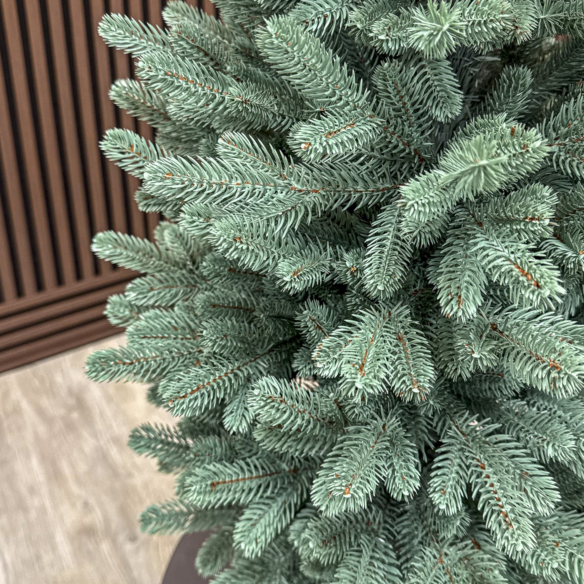 Brad artificial Christmas Deluxe by Sersimo, Viena Elite argintiu in ghiveci, 3D, 110 cm Household NewTrend