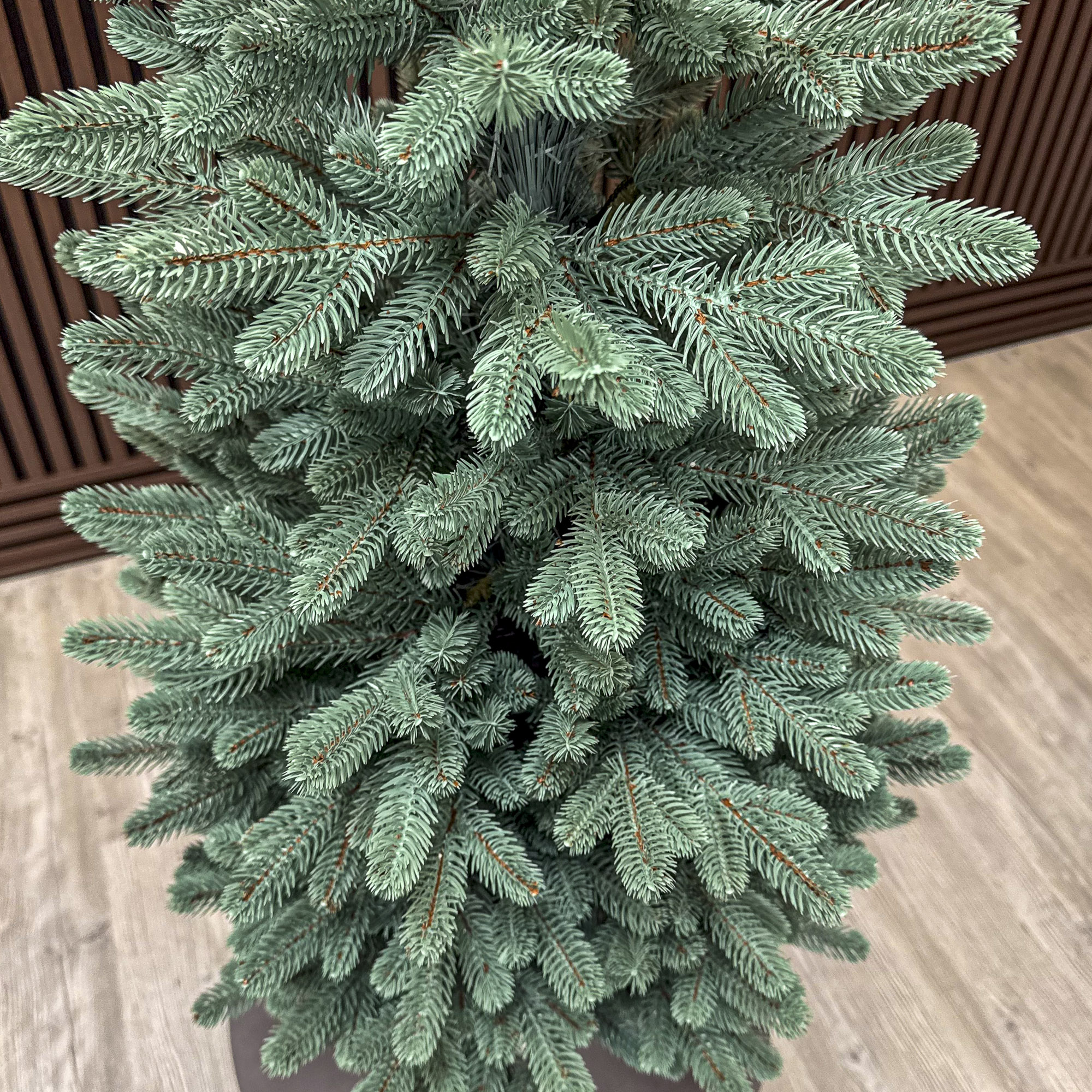 Brad artificial Christmas Deluxe by Sersimo, Viena Elite argintiu in ghiveci, 3D, 110 cm Household NewTrend