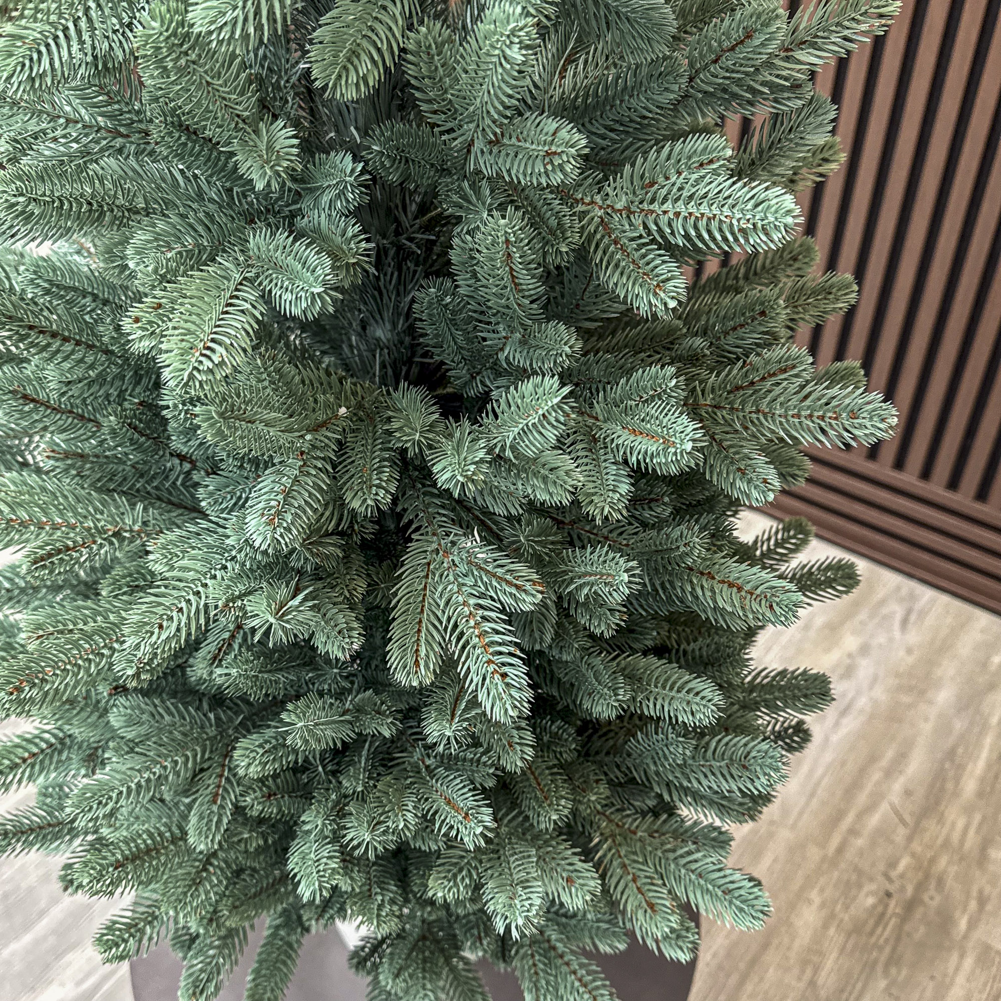 Brad artificial Christmas Deluxe by Sersimo, Viena Elite argintiu in ghiveci, 3D, 110 cm Household NewTrend