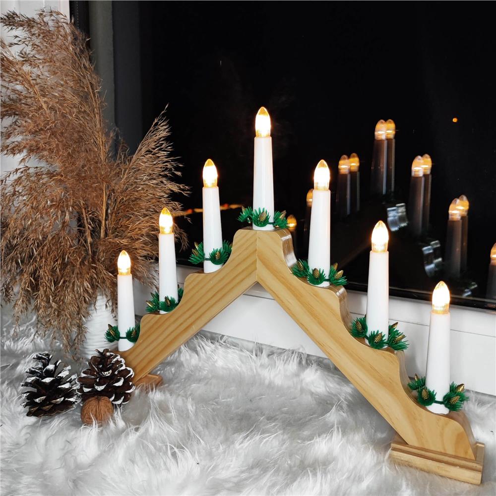 Sfesnic decorativ LED cu 7 lumanari si coronite verzi, alimentare baterii, 40x31 cm, maro si alb Household NewTrend