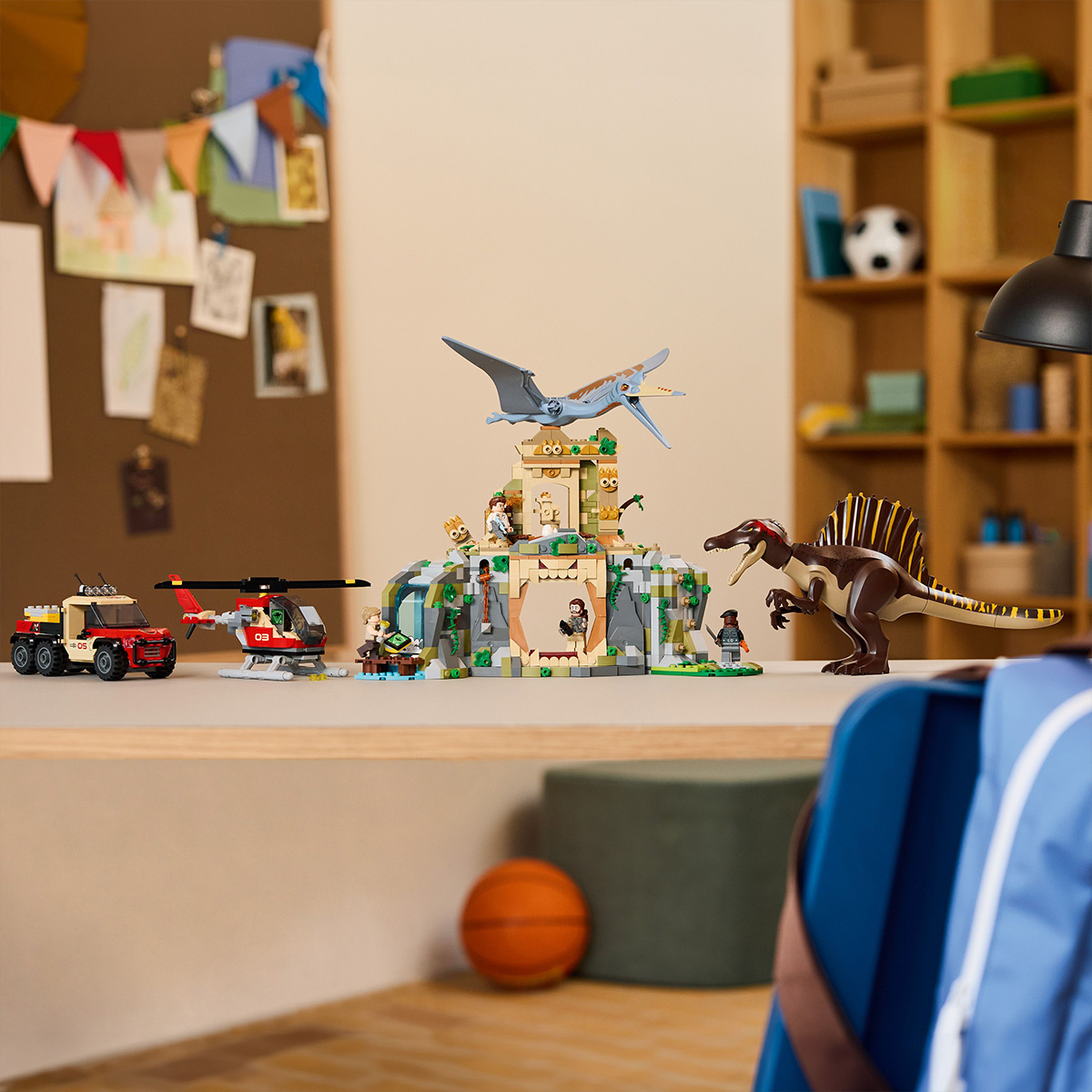 LEGO Misiune aeriana cu Spinosaurus si Quetzalcoatlus Quality Brand