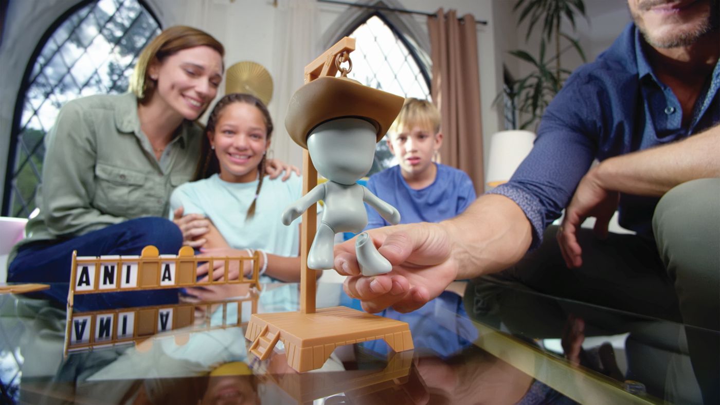 JOC DE SOCIETATE SPANZURATOAREA IN VESTUL SALBATIC IN LIMBA ROMANA SuperHeroes ToysZone