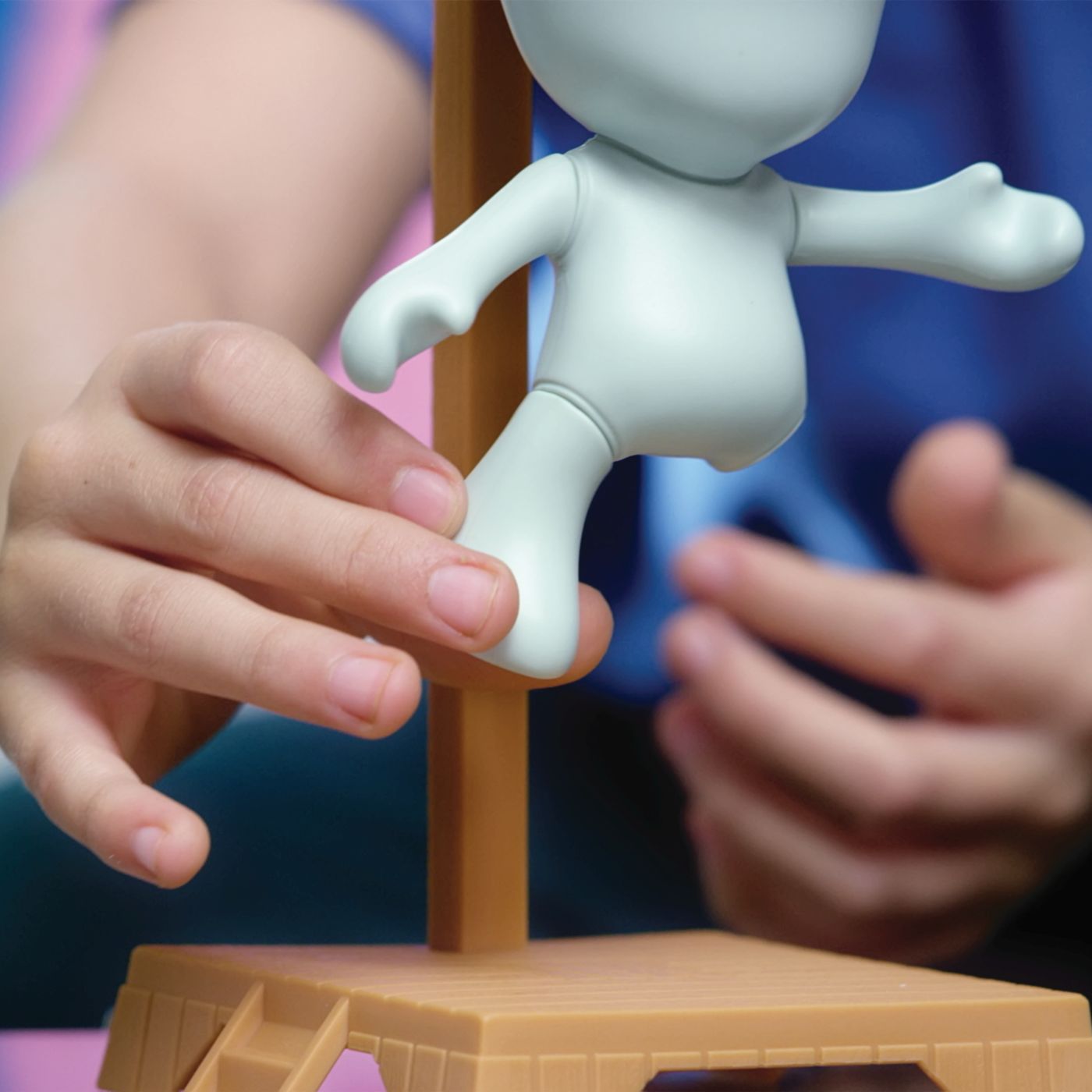 JOC DE SOCIETATE SPANZURATOAREA IN VESTUL SALBATIC IN LIMBA ROMANA SuperHeroes ToysZone