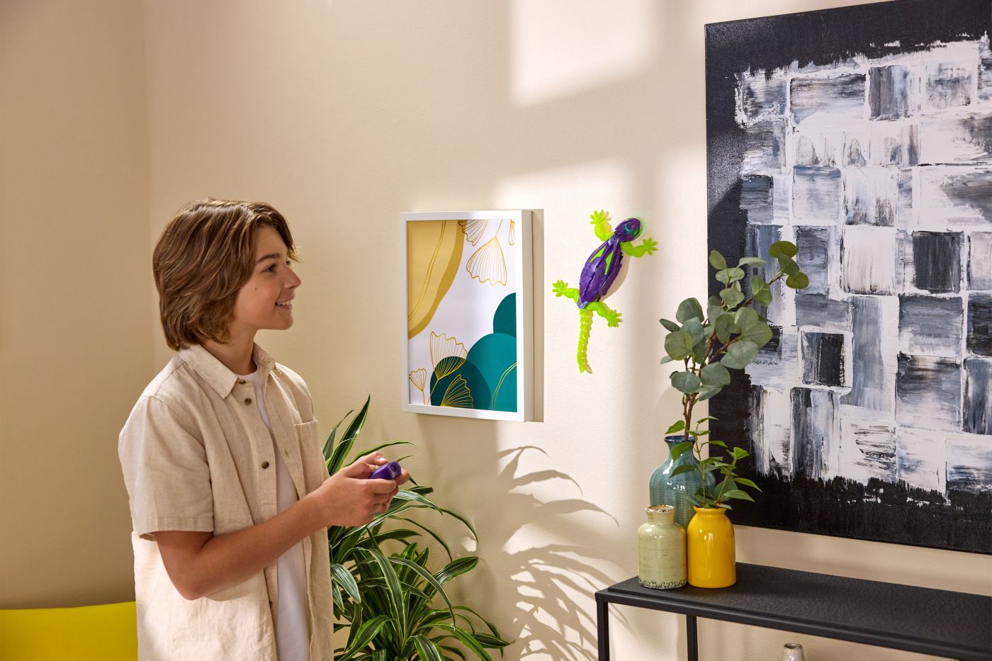 HEX BOTS SOPARLA CATARATOARE GECKO MOV CU TELECOMANDA SuperHeroes ToysZone