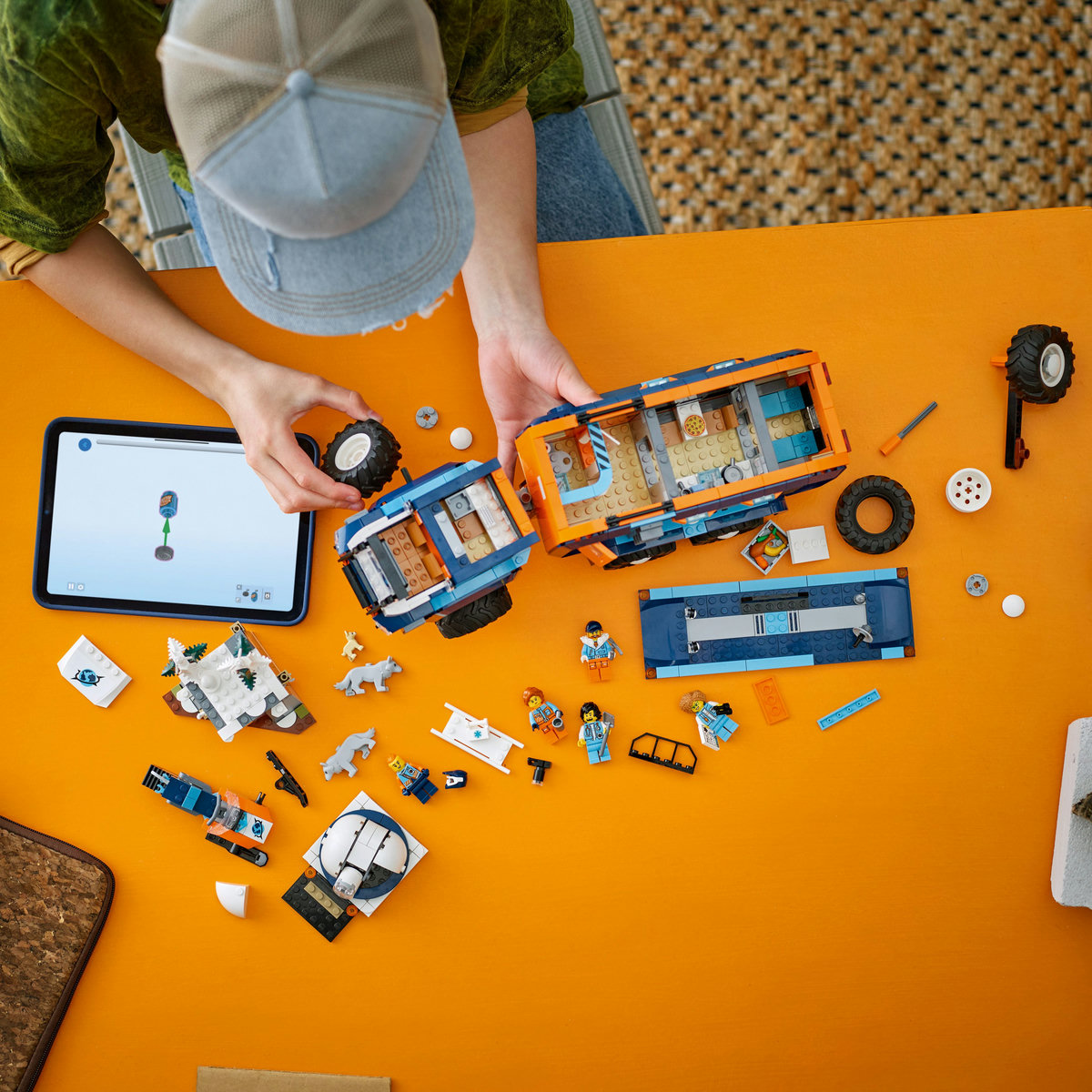 LEGO Camionul laborator stiintific al exploratorilor arctici Quality Brand