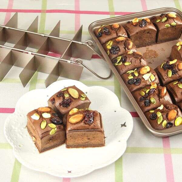 Leziter CakeyBakey tepsi elválasztókkal Mobalis Homvera