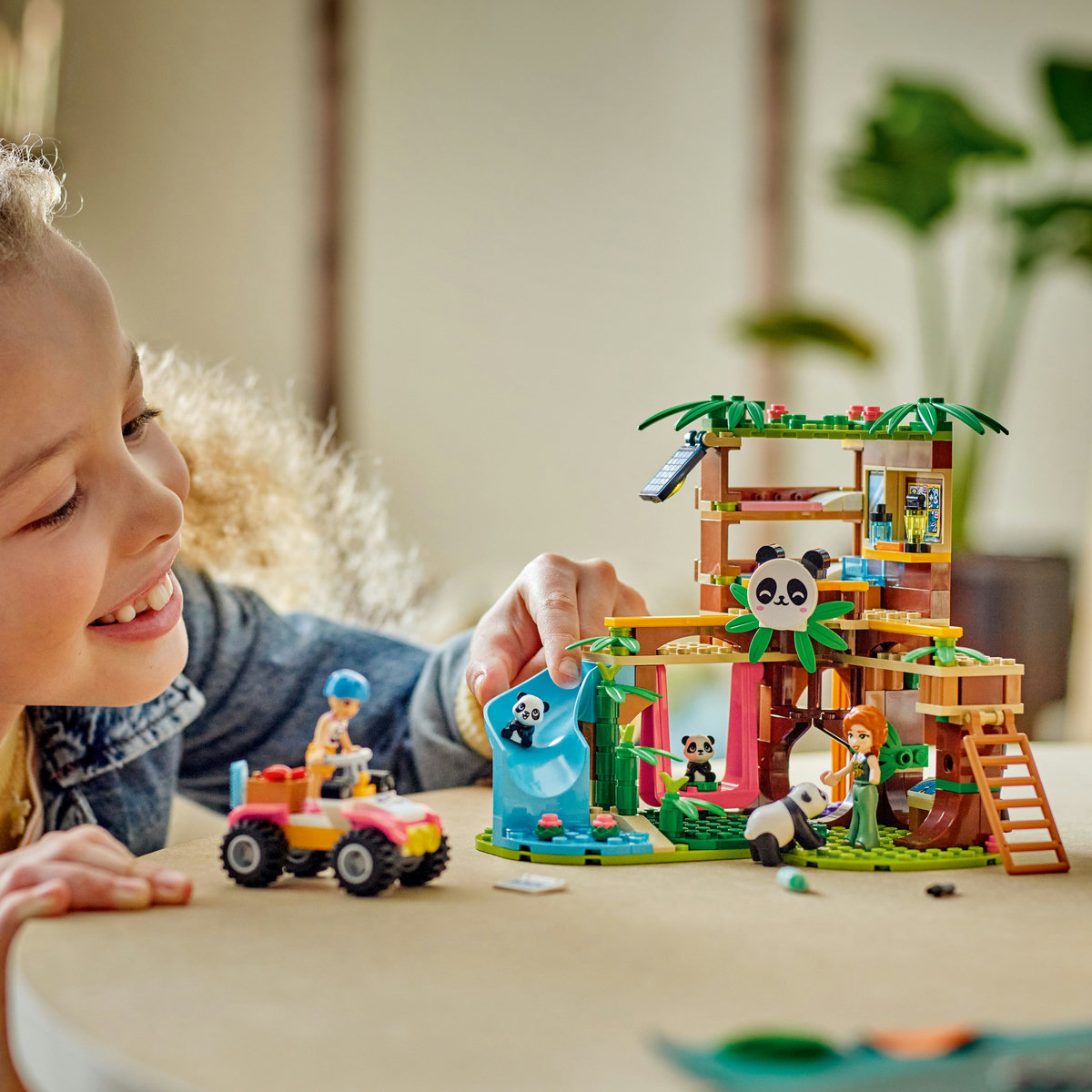 LEGO Îngrijirea animalelor de la refugiul pentru panda Quality Brand