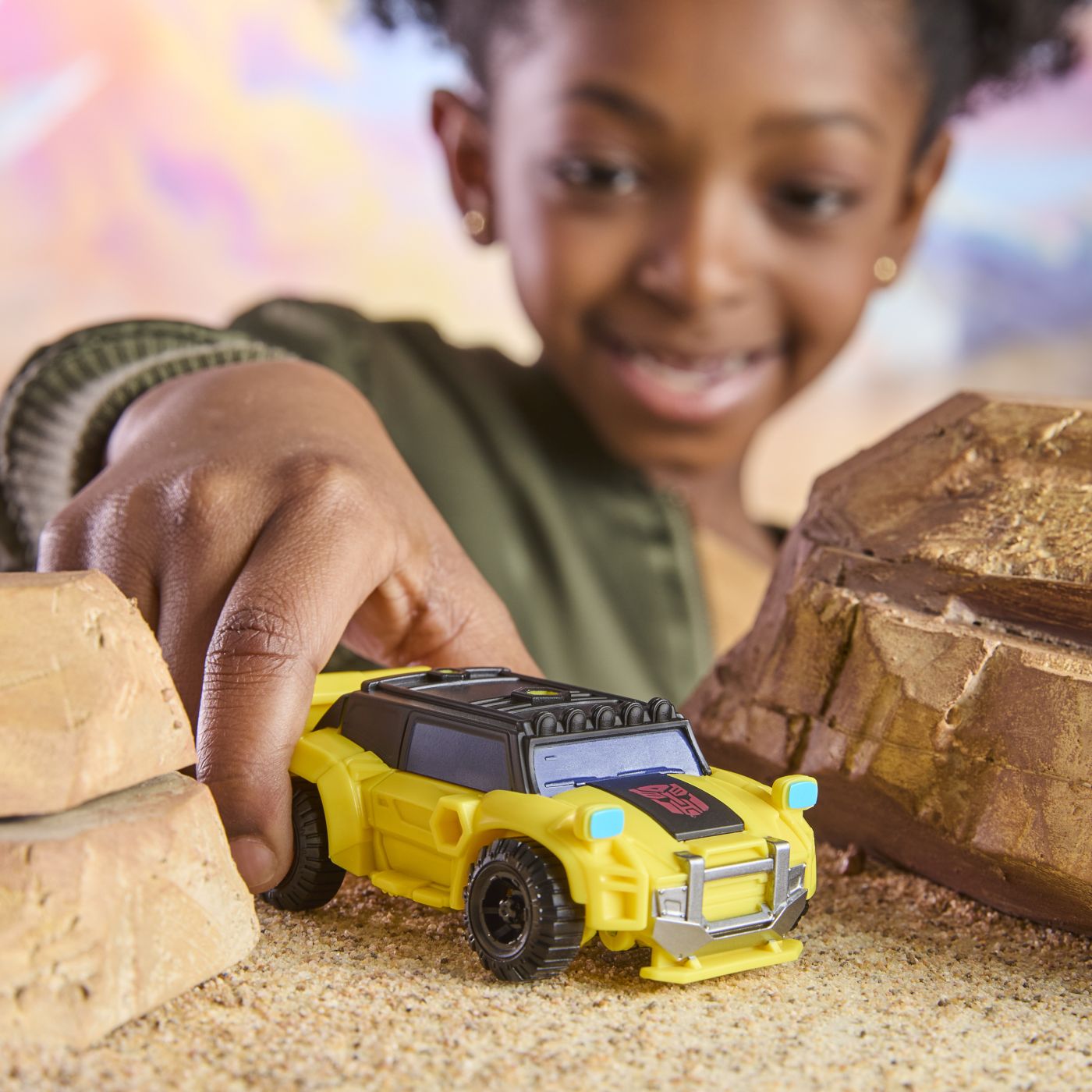 TRANSFORMERS CYBERWORLD ROBOT BUMBLEBEE CONVERTIBIL 10CM SuperHeroes ToysZone