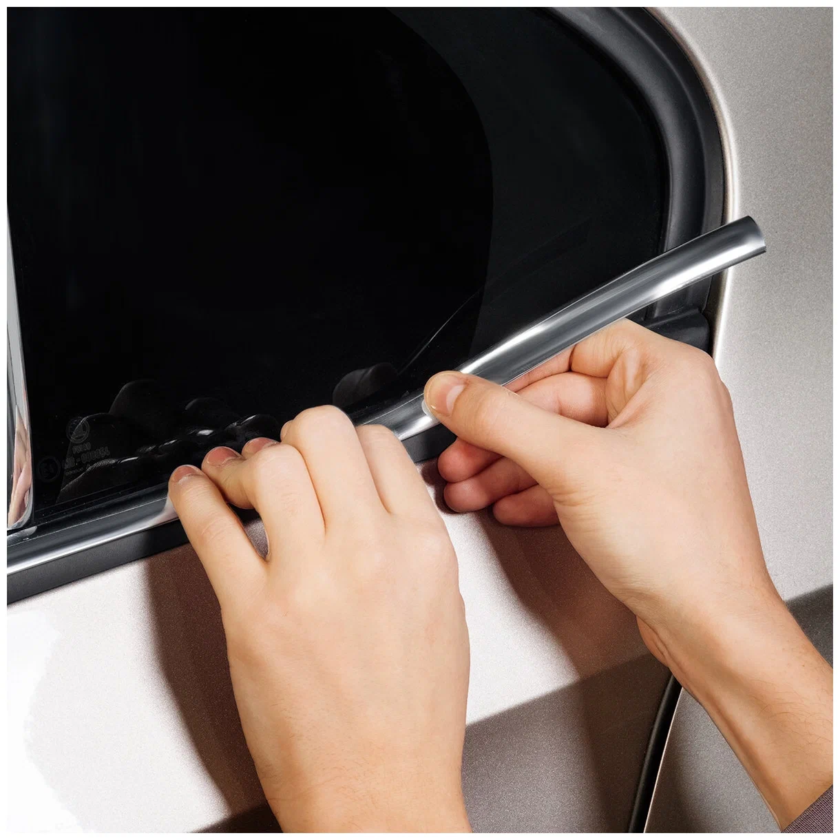 Rola Ornament autoadeziv, 10mm x 15m, culoare Crom SILVER FAVLine Selection