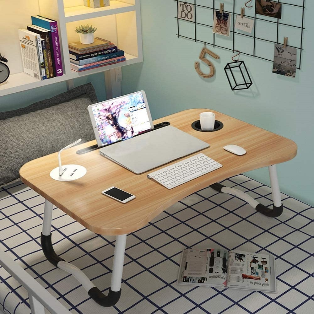 Masa pentru Laptop plianta din MDF, dimensiune 60 x 39,5 cm, cu USB, lampa si ventilator FAVLine Selection