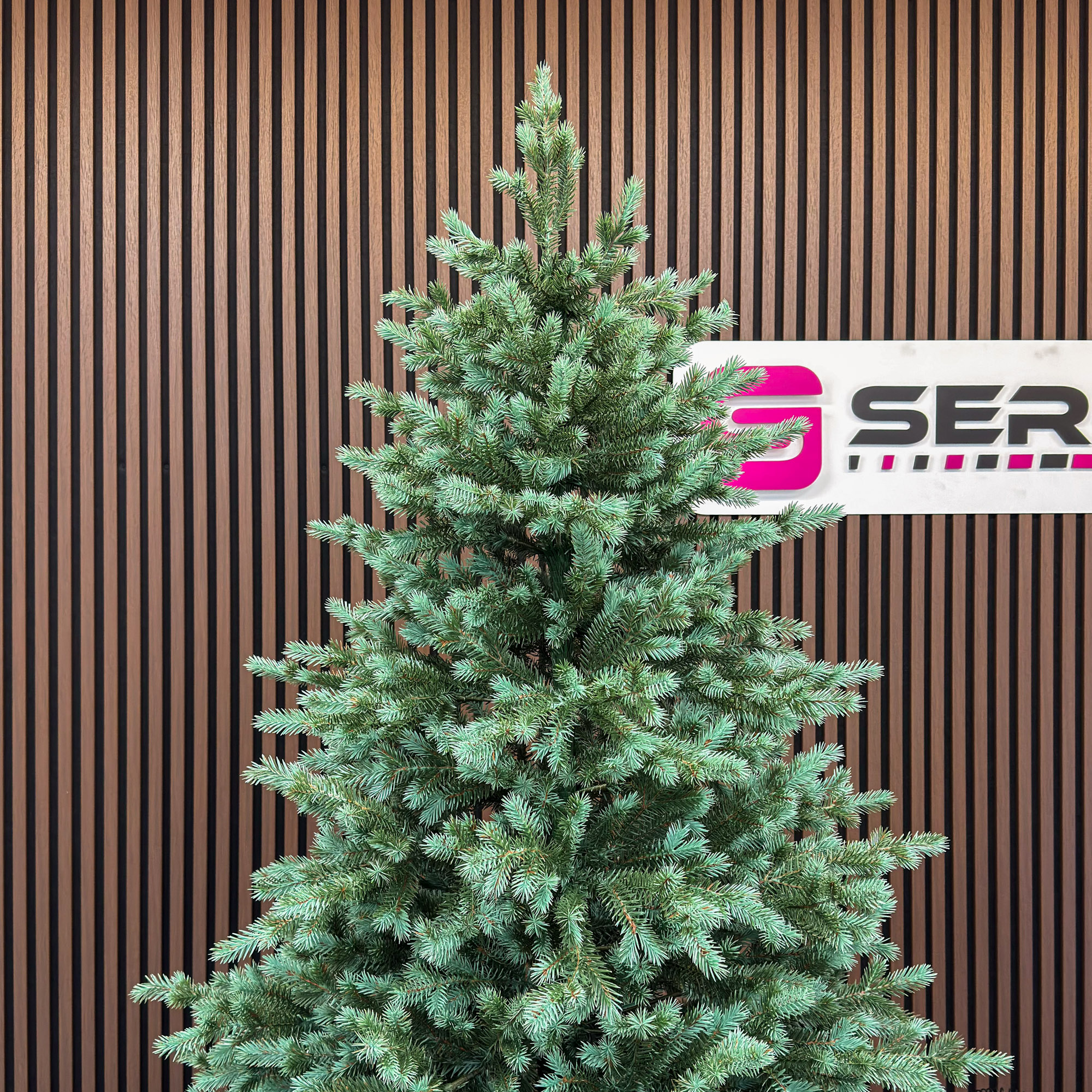 Brad artificial Sersimo, Scandinavia, verde cu varfuri argintii, integral 3D, 210 cm Household NewTrend