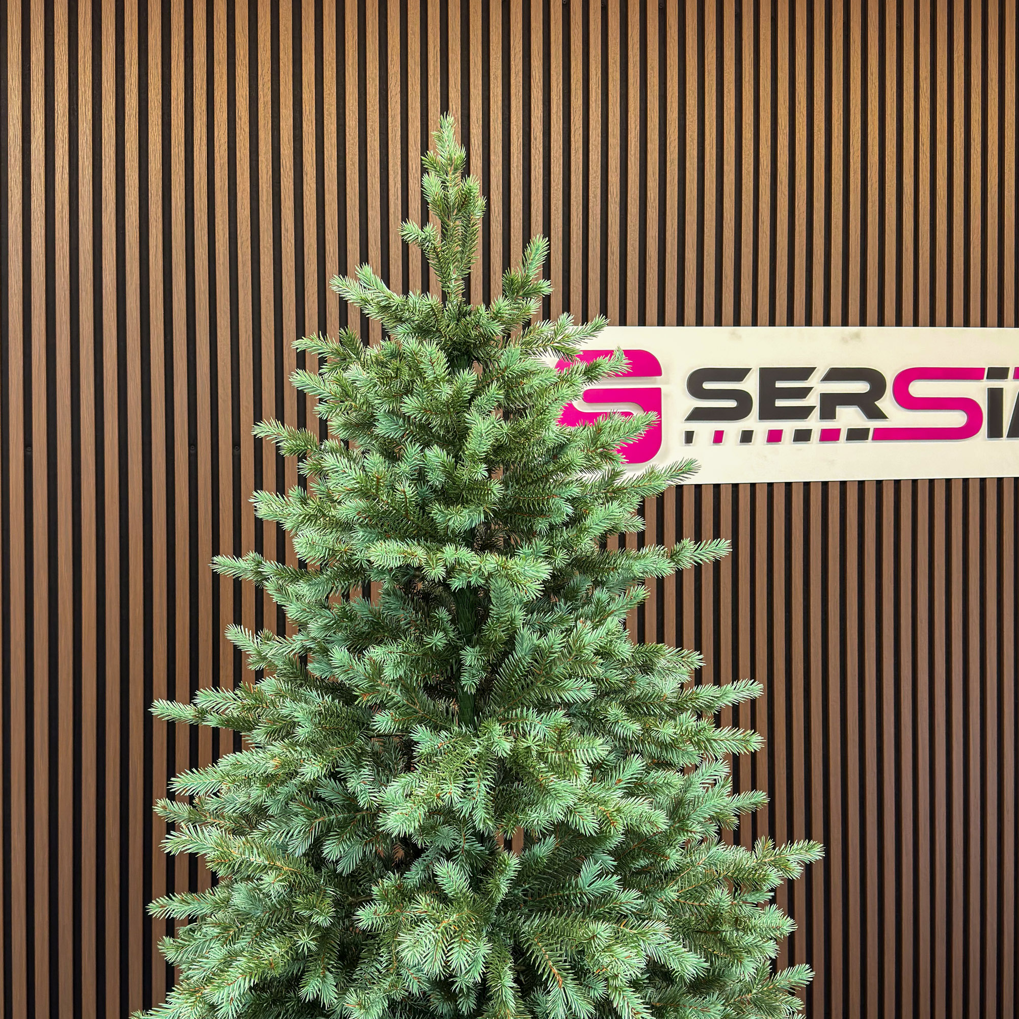 Brad artificial Sersimo, Scandinavia, verde cu varfuri argintii, integral 3D, 210 cm Household NewTrend