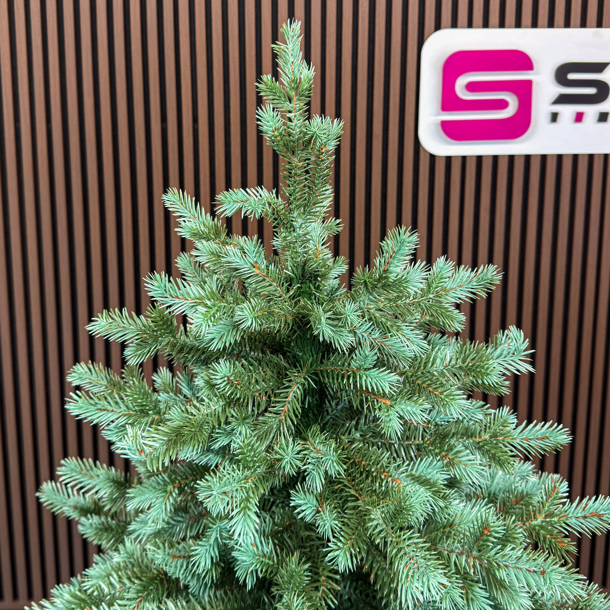 Brad artificial Sersimo, Scandinavia, verde cu varfuri argintii, integral 3D, 210 cm Household NewTrend