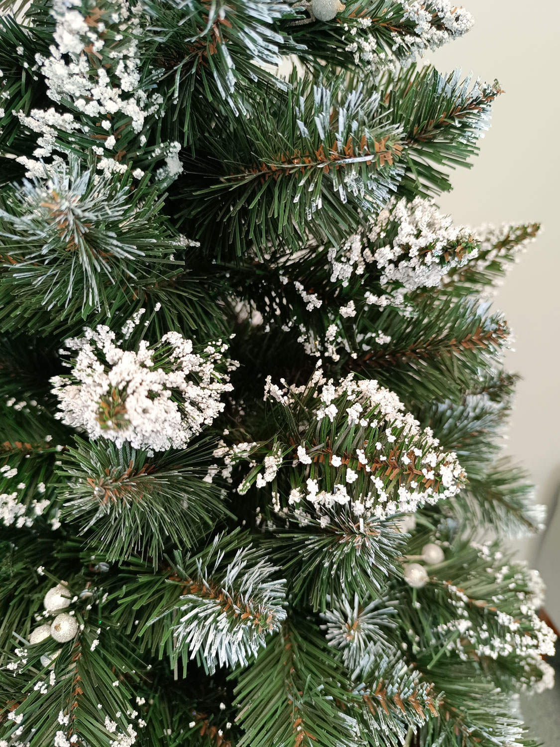 Brad artificial Christmas Deluxe by Sersimo, Crystal nins cu merisoare, 2D, 180cm Household NewTrend