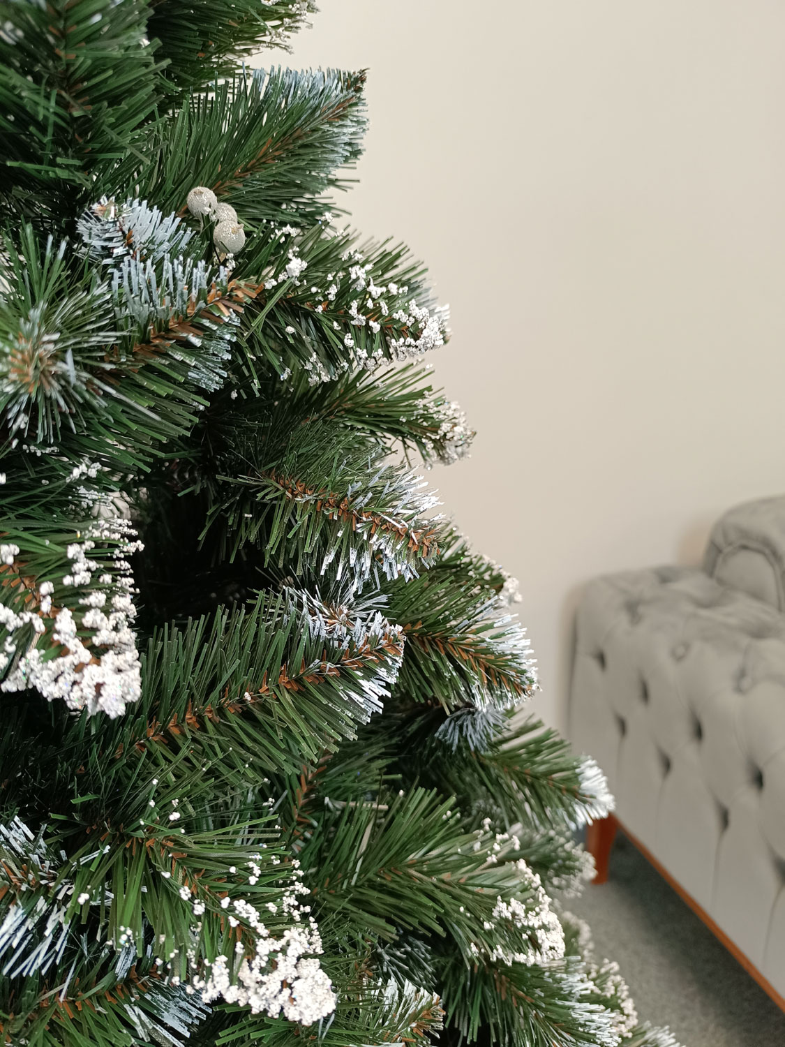 Brad artificial Christmas Deluxe by Sersimo, Crystal nins cu merisoare, 2D, 180cm Household NewTrend