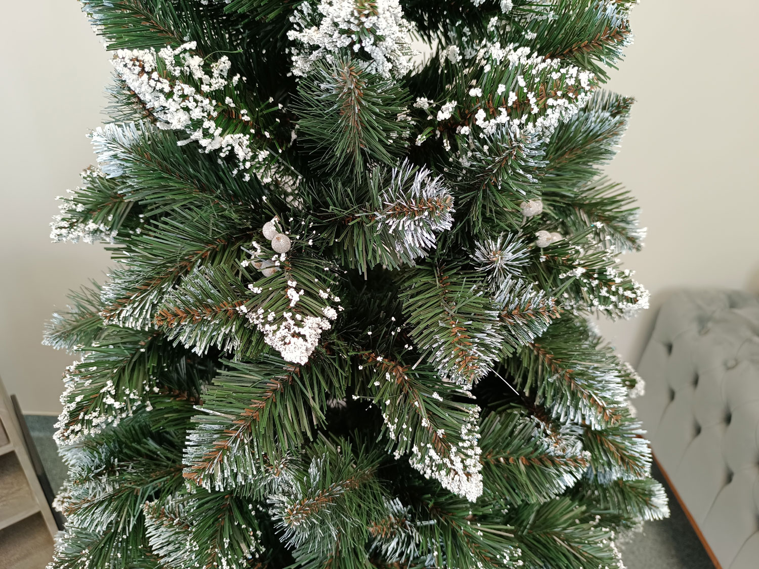 Brad artificial Christmas Deluxe by Sersimo, Crystal nins cu merisoare, 2D, 180cm Household NewTrend