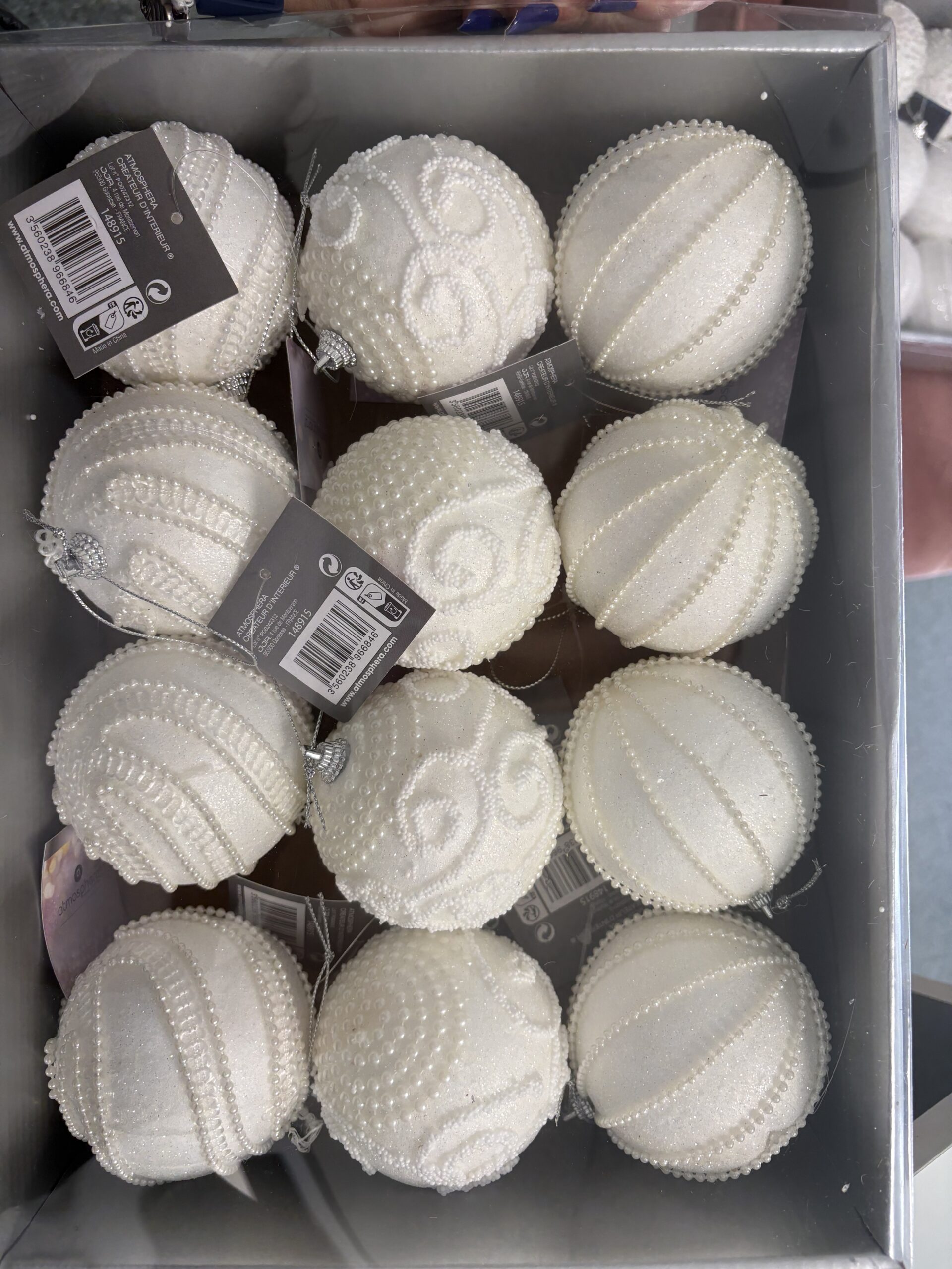 Set 12 globuri decorative cu sclipici si paiete, 3 modele asortate, diametru 8 cm, alb Household NewTrend