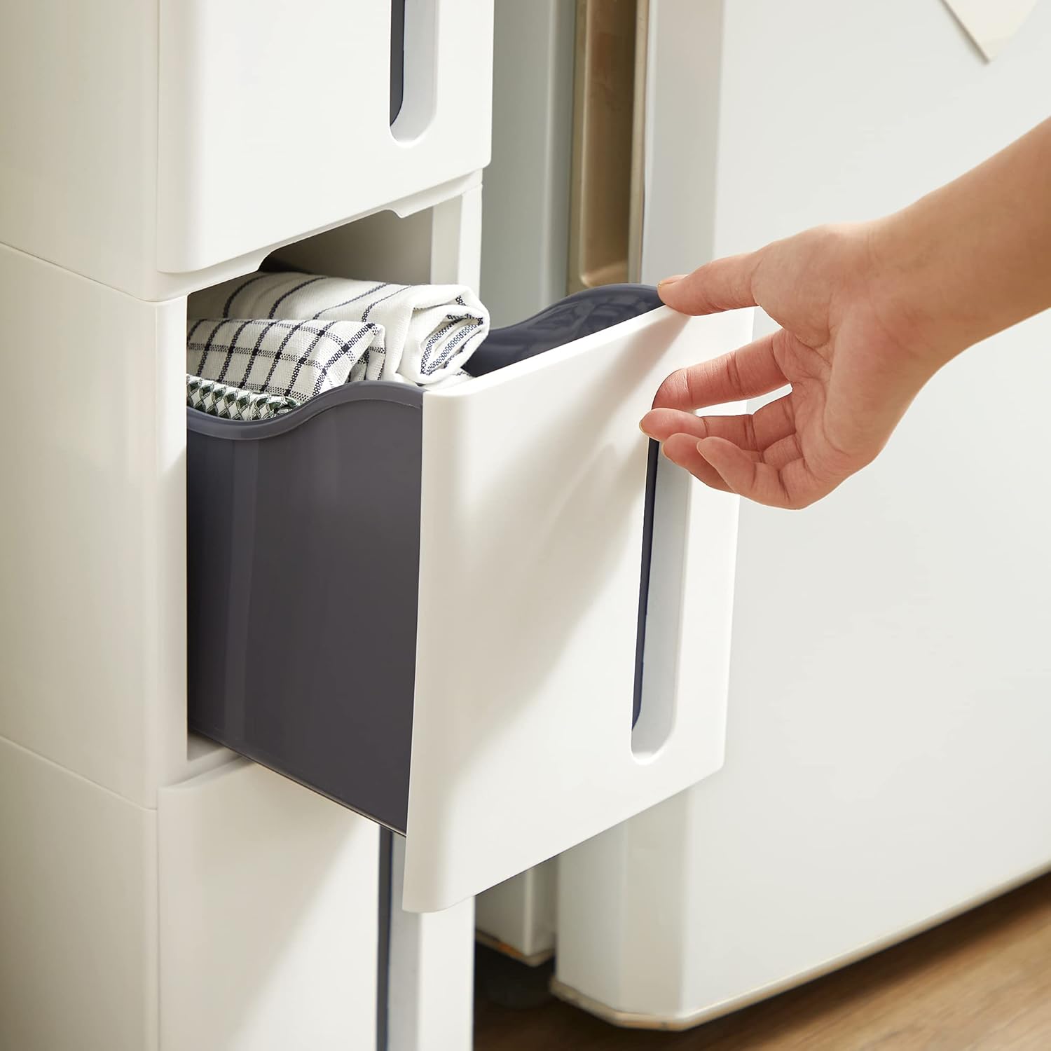 SONGMICS Etajera ingusta cu roti, pentru baie sau bucatarie, cu 4 sertare, 45x17x84 cm, alb Household NewTrend