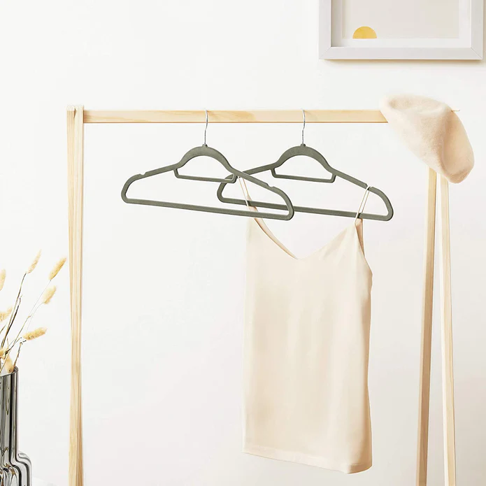 SONGMICS Set de 20 de umerase pentru haine, anti-alunecare cu catifea, bara de cravata si carlig pivotant, 43,5 cm, gri Household NewTrend