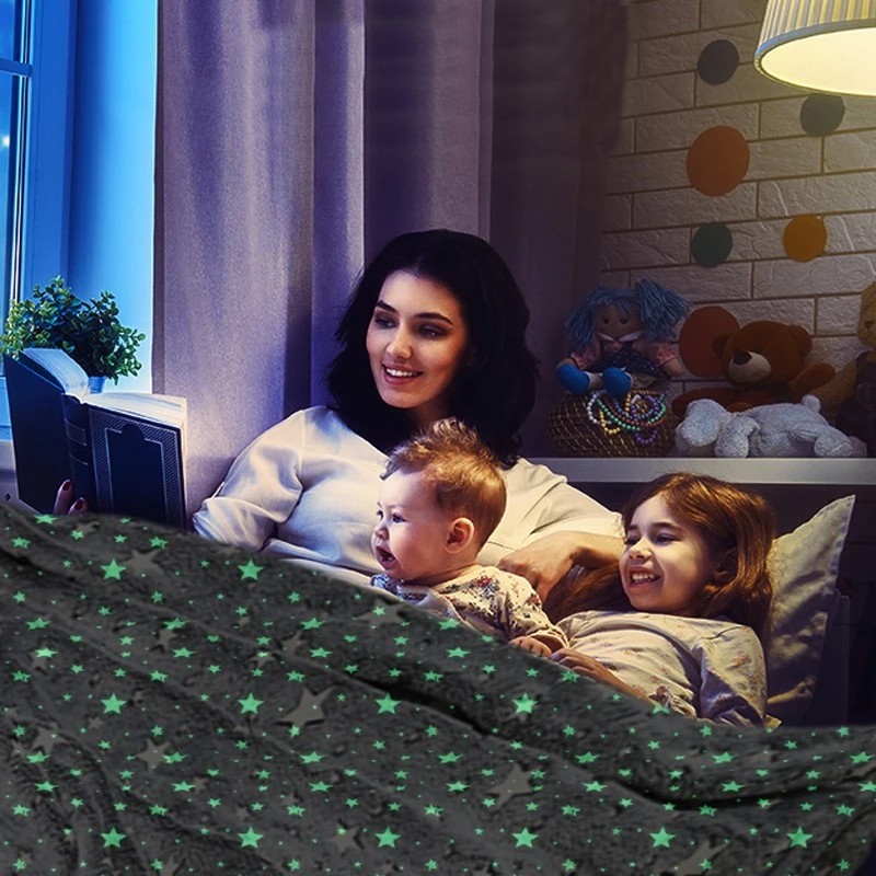 Patura fosforescenta 150x200 cm, stelute glow in the dark, moale si confortabila MultiMark GlobalProd