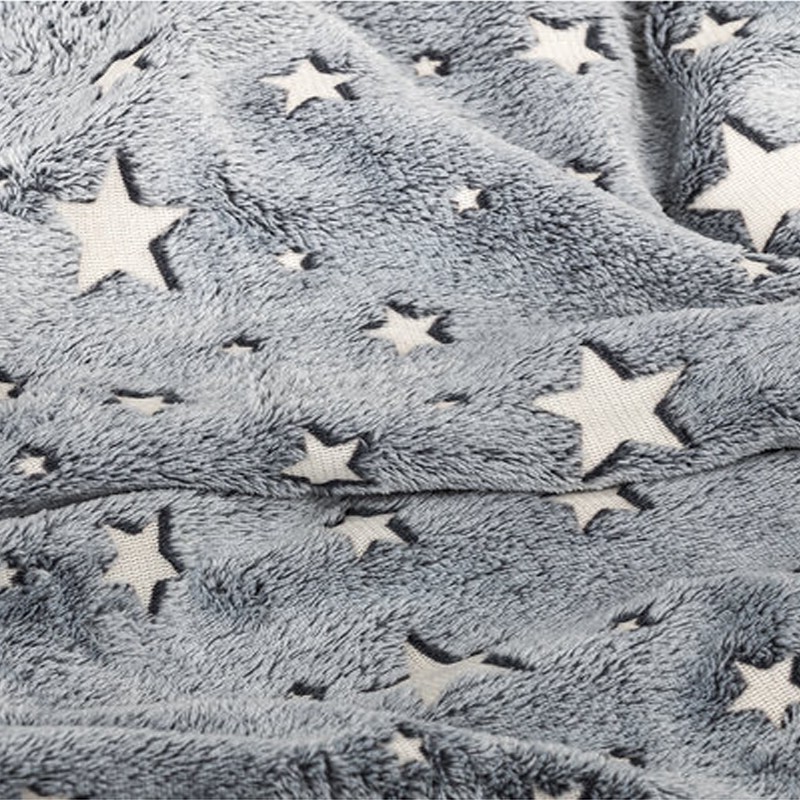 Patura fosforescenta 150x200 cm, stelute glow in the dark, moale si confortabila MultiMark GlobalProd