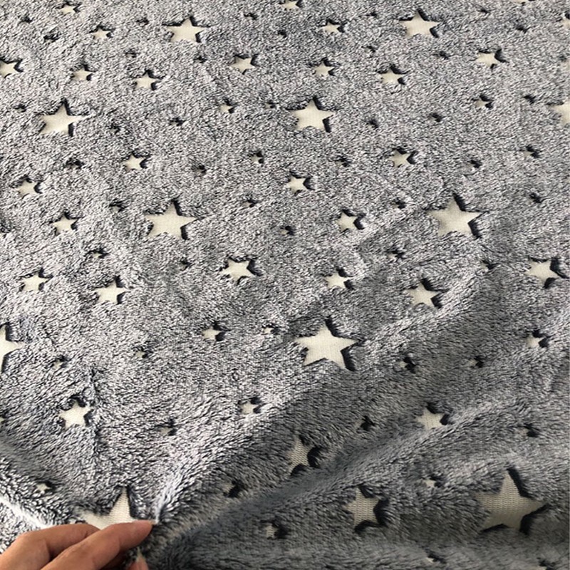 Patura fosforescenta 150x200 cm, stelute glow in the dark, moale si confortabila MultiMark GlobalProd