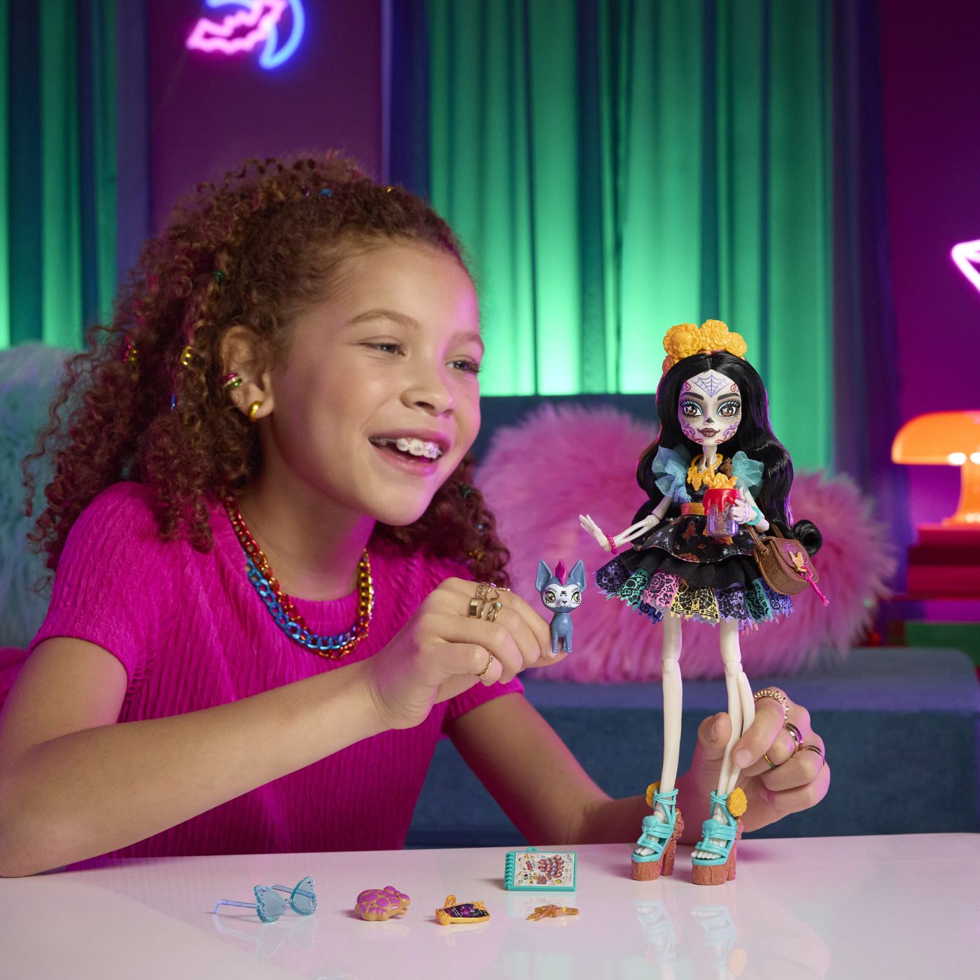 MONSTER HIGH PAPUSA SKELITA CALAVERAS CU ACCESORII SuperHeroes ToysZone