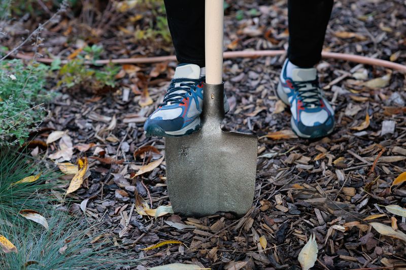 Râlă Gardex 1300 g, forjată, cu stupălitoare, coadă din lemn
